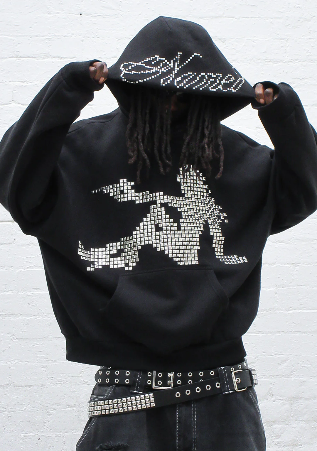 STRANGERS STUDDED SILHOUETTE PULLOVER HOODIE BLACK