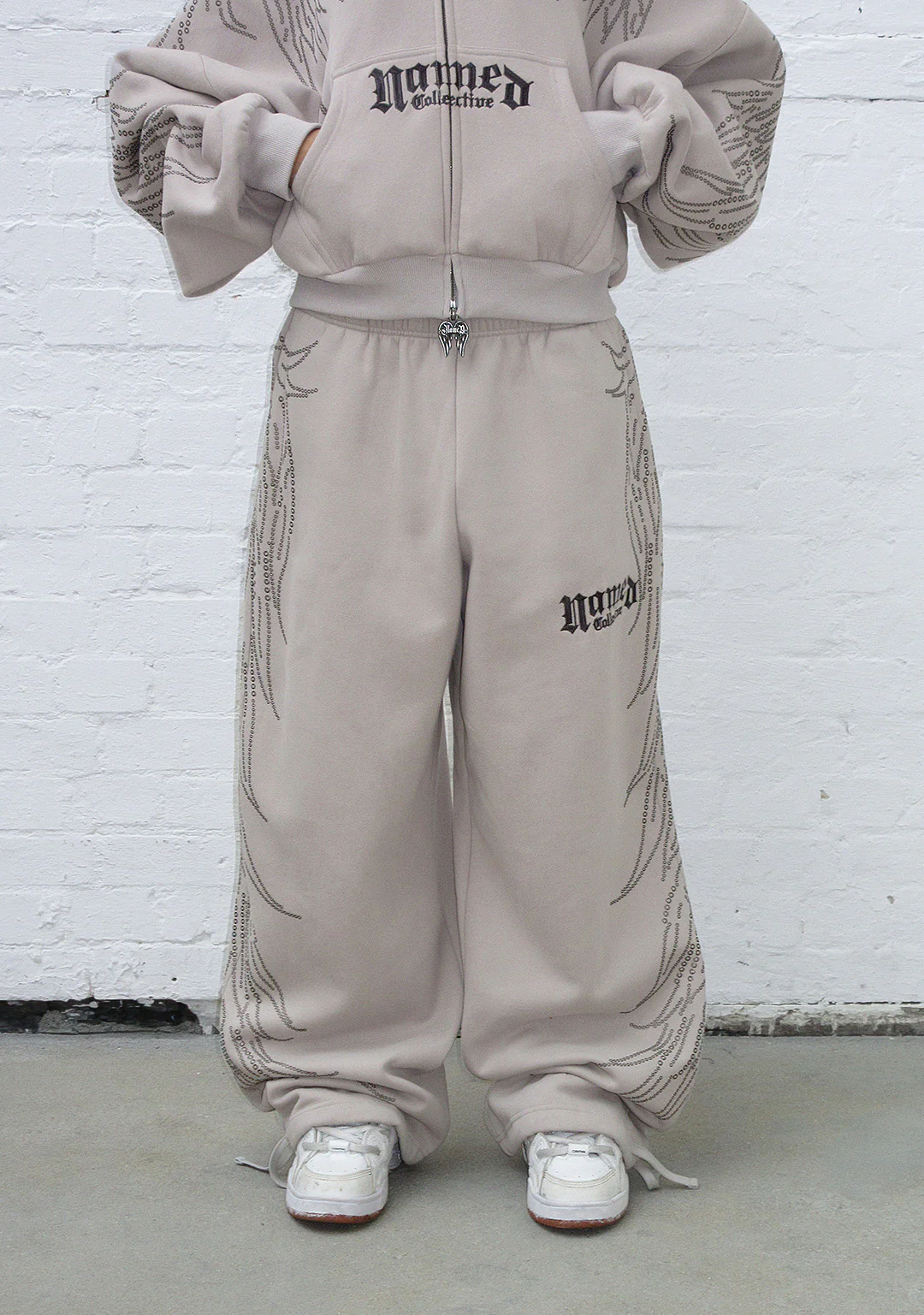 FALLEN STUDDED OVERSIZED SWEATPANTS BONE