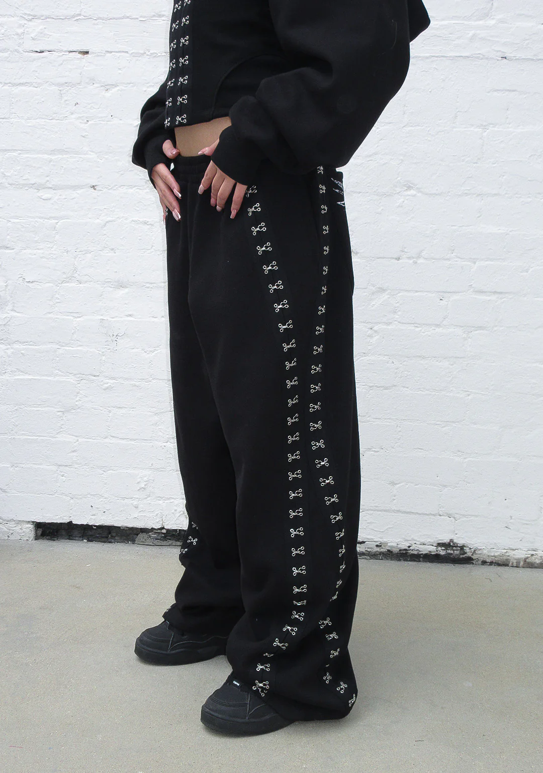 FALLEN HOOK AND EYE OVERSIZED SWEATPANTS BLACK