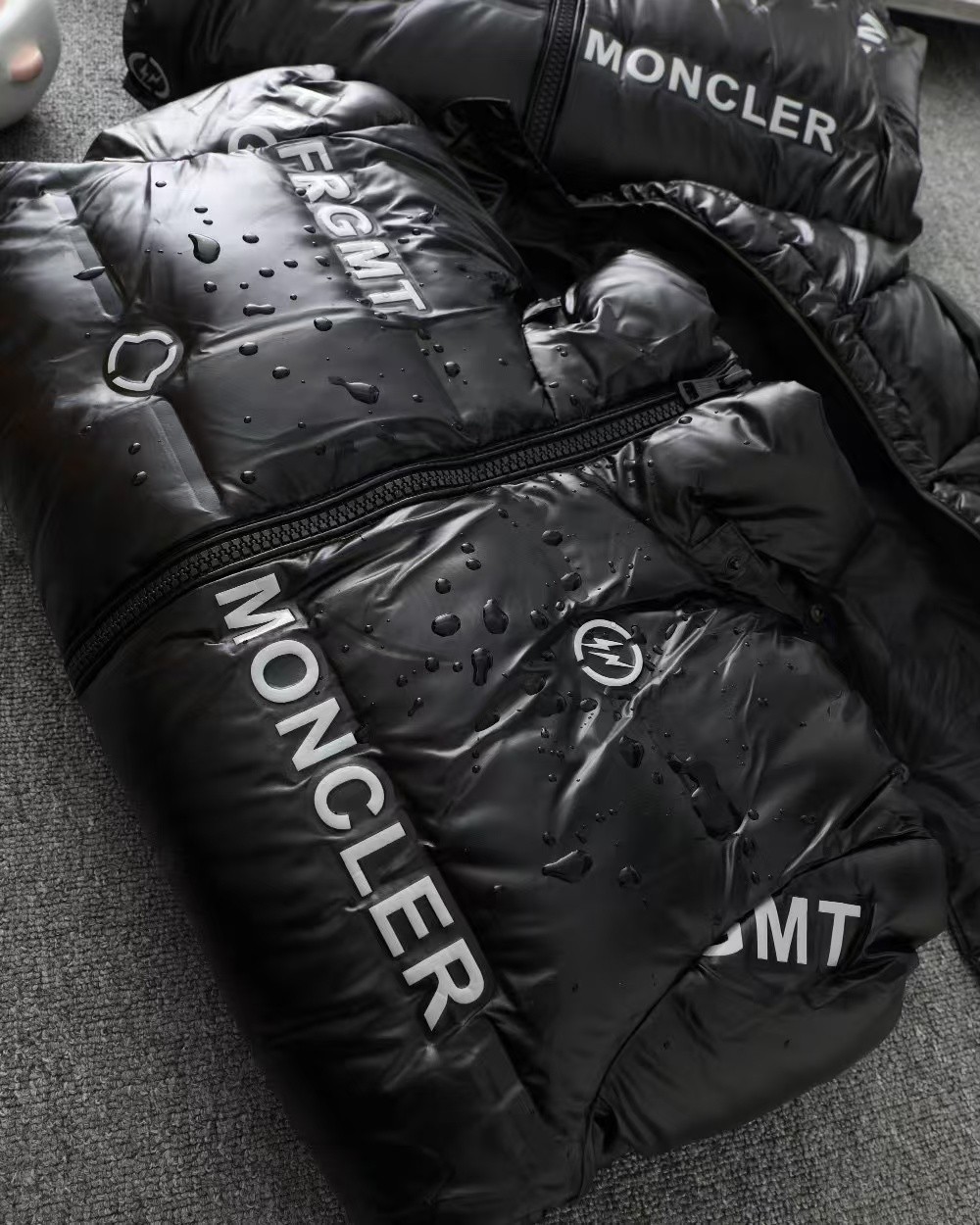 MONC Fujiwara Hiroshi co-branded full-print letter shiny down jacket