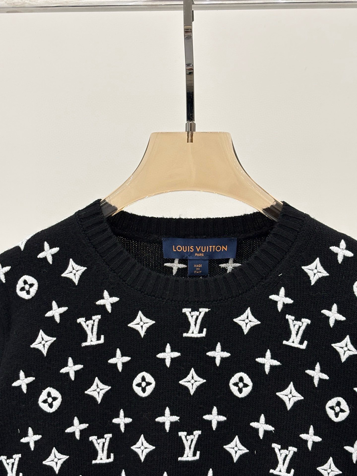 L X V  Sweater 2025 （Embroidered pattern knitted） Women's style