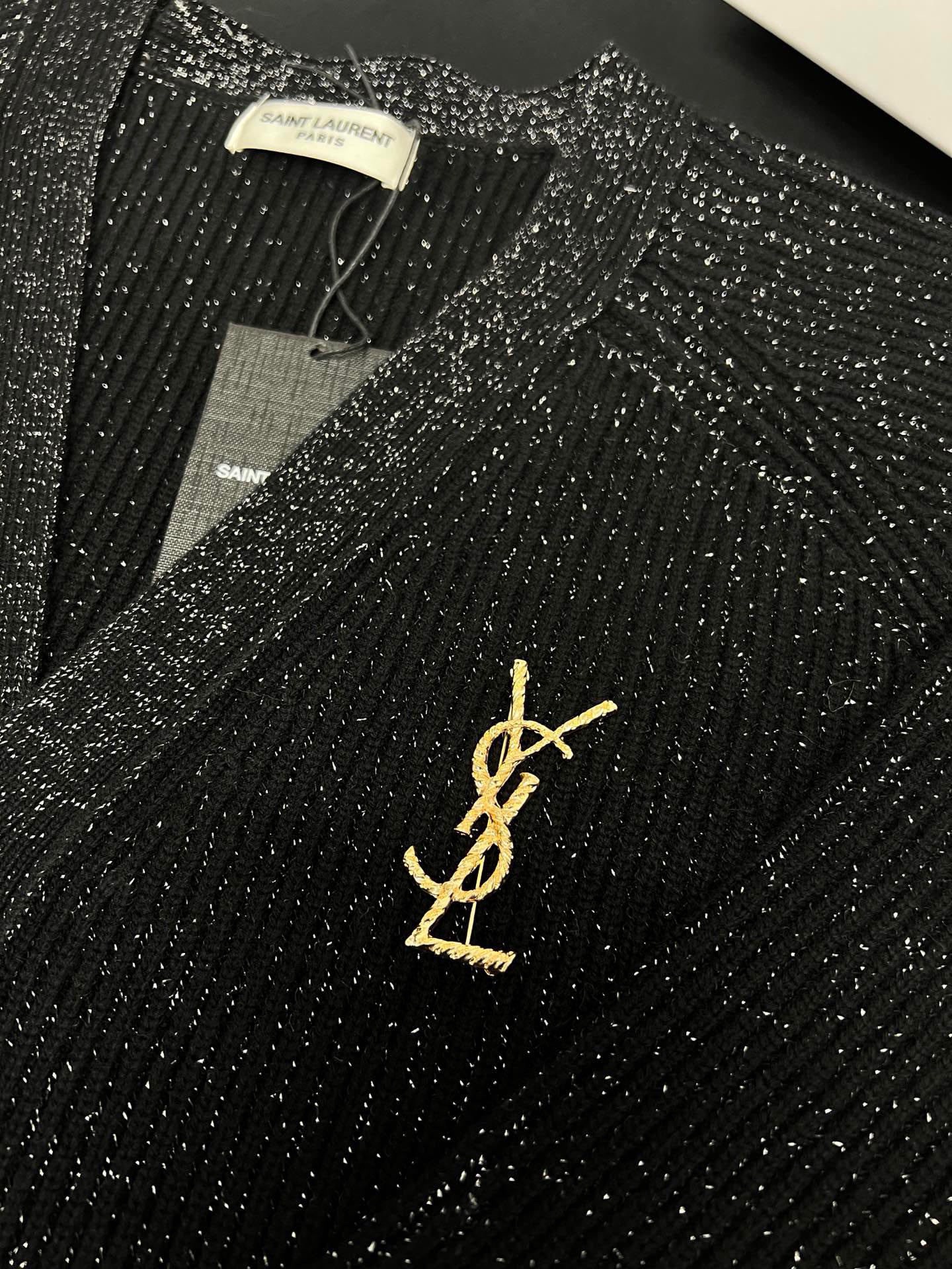 Y X L Silver-threaded wool sweaters