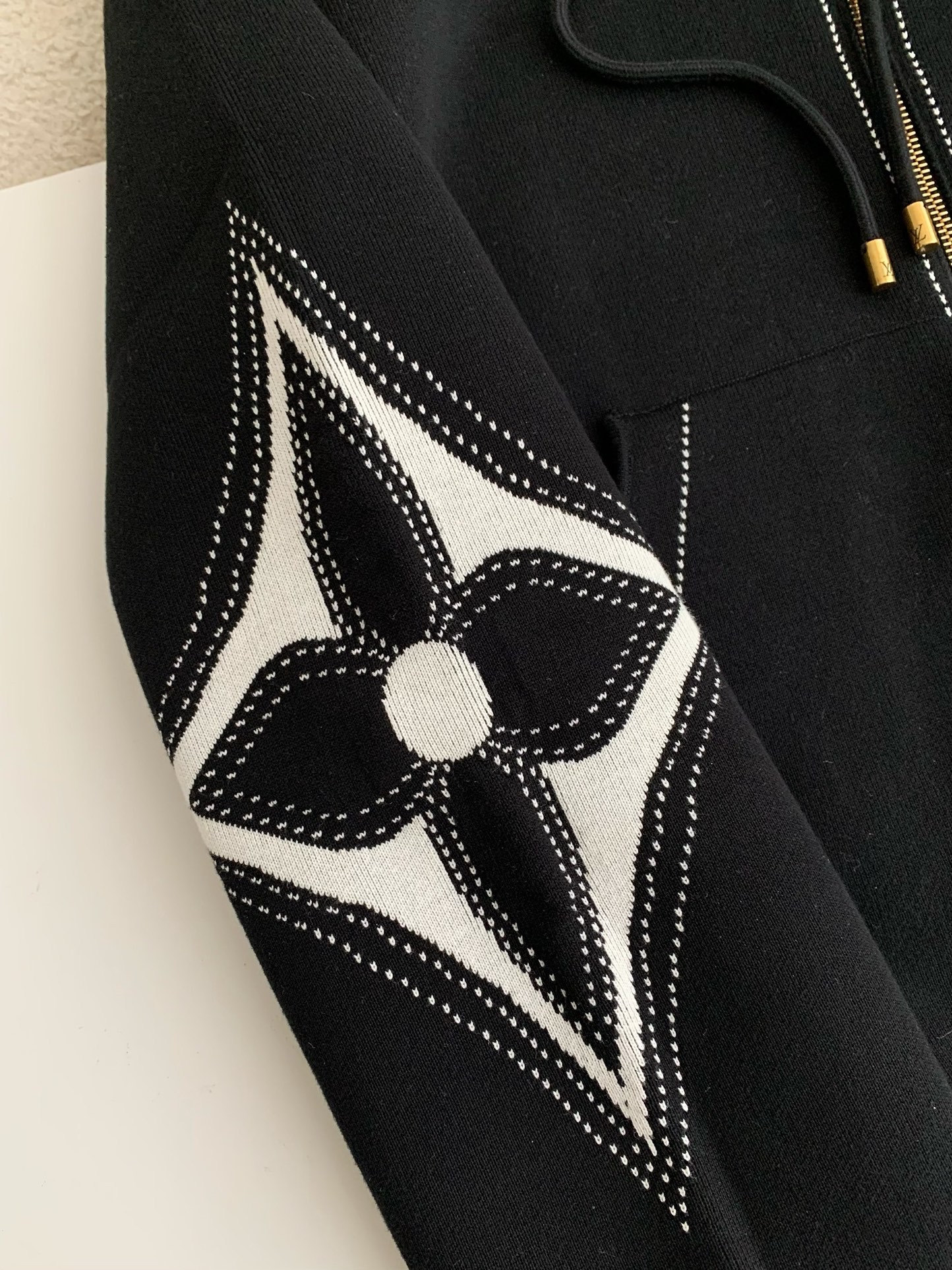 L X V  SS24 Logo Inlaid flower zipper sweatshirt Jackets