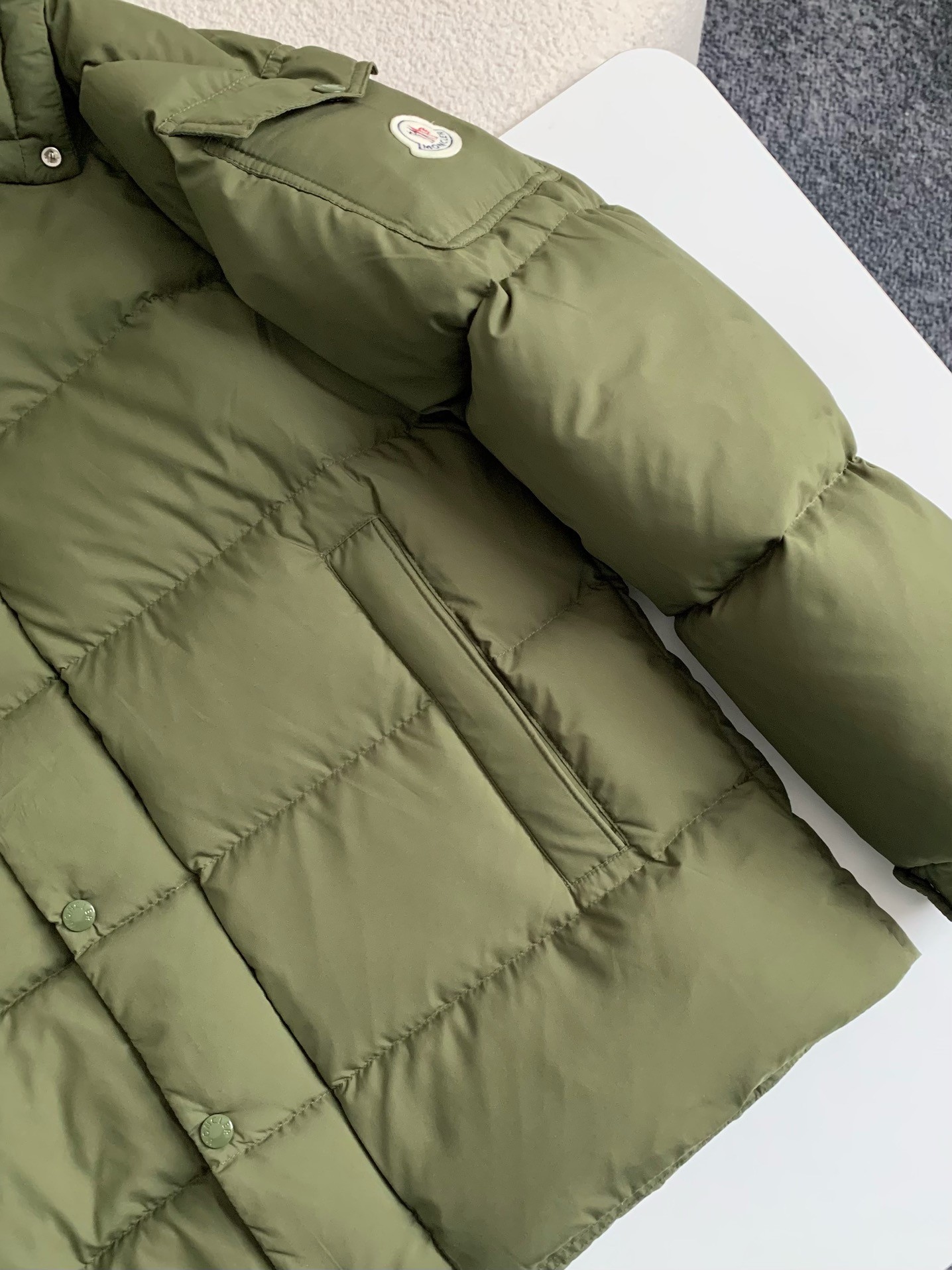 MONC Vezere Short Down Jacket