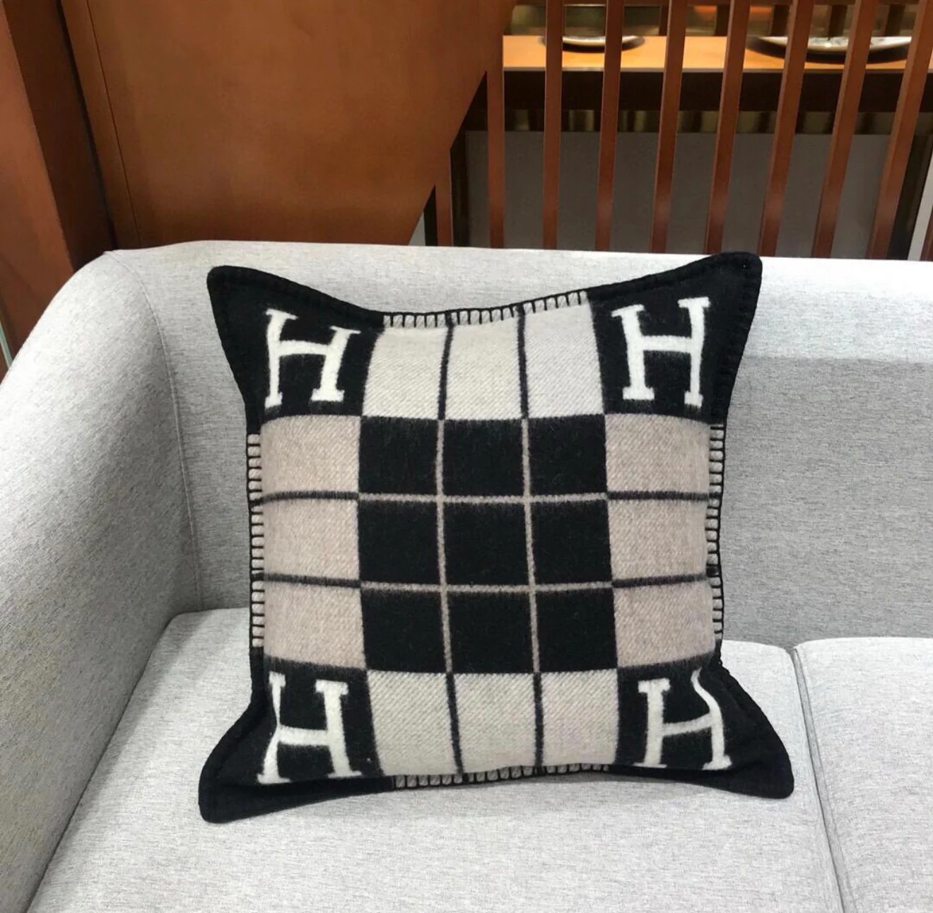 HERMES PILLOW BLACK