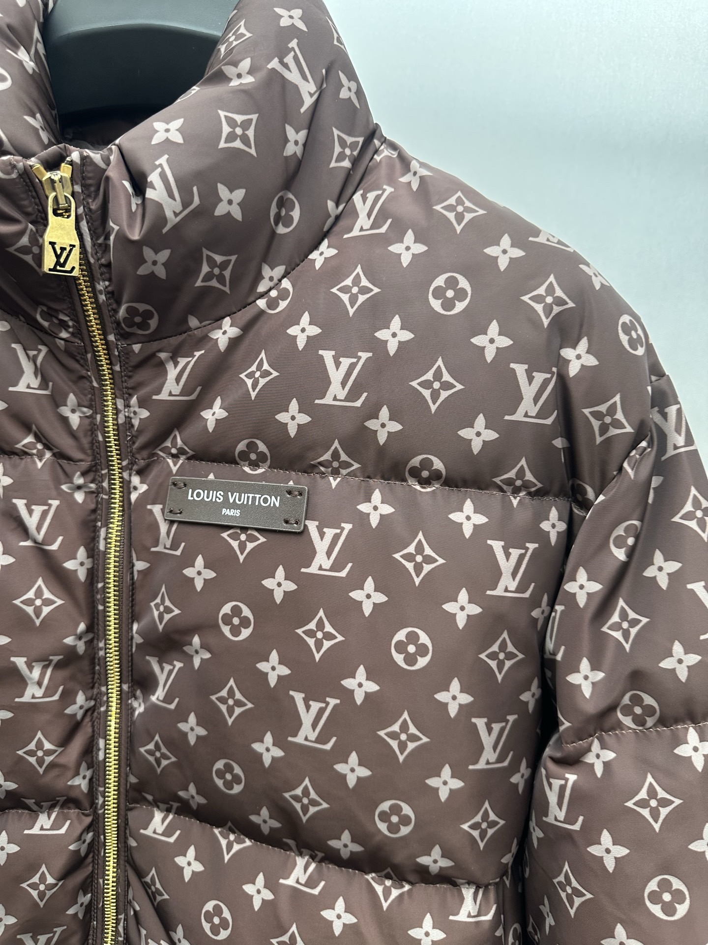 L X V LOGO Down Jacket 2025