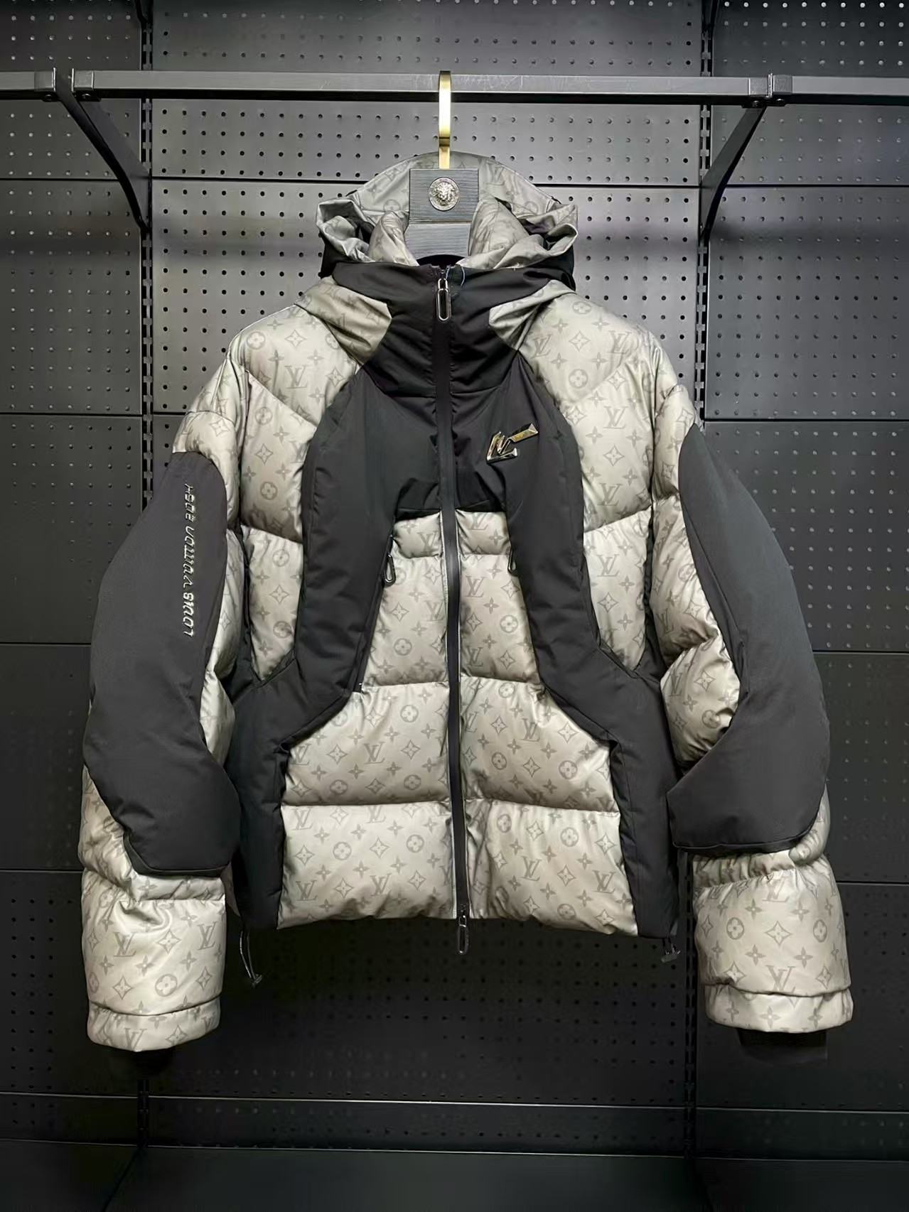 L X V LOGO Down Jacket