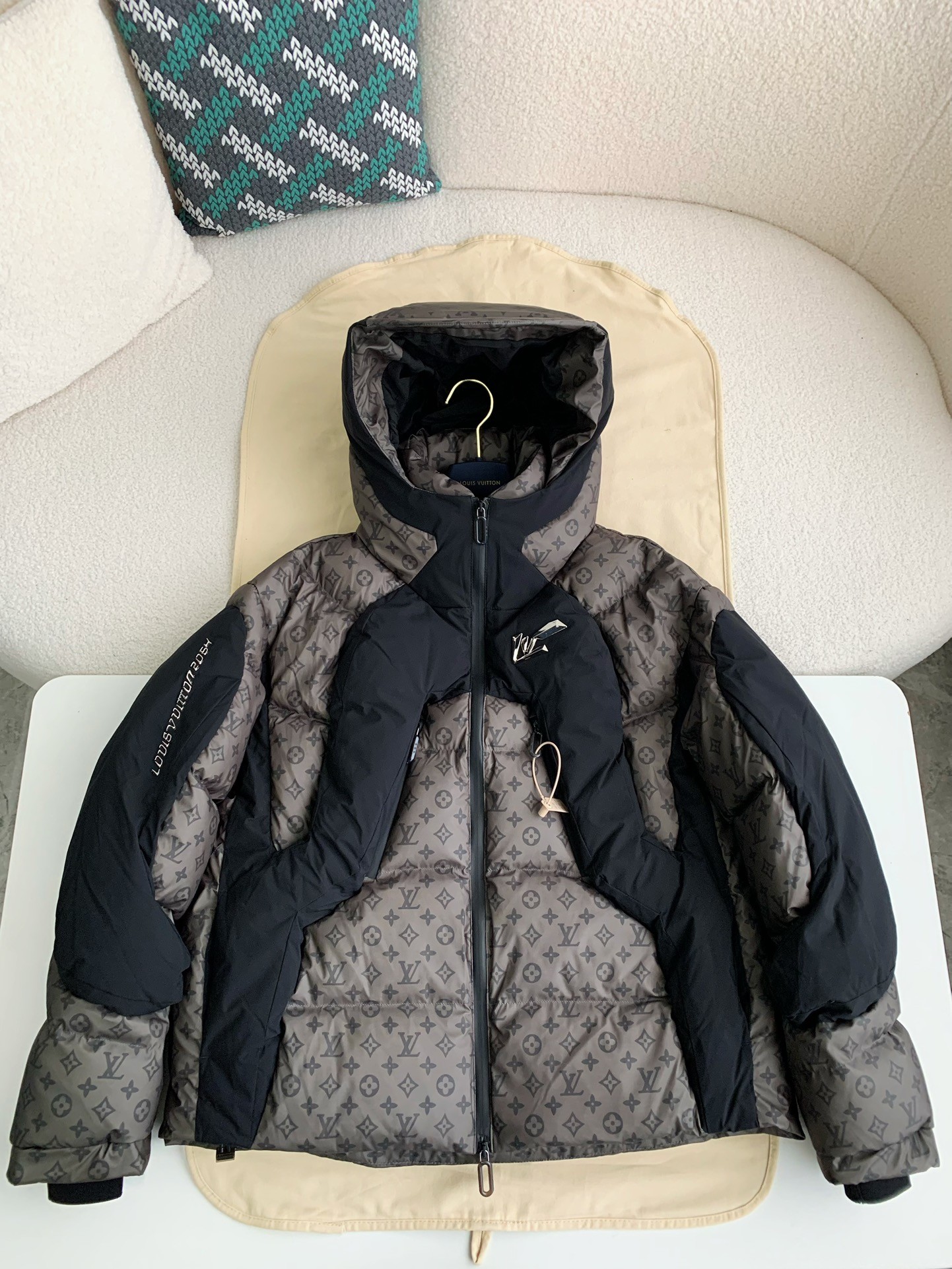 L X V LOGO Down Jacket