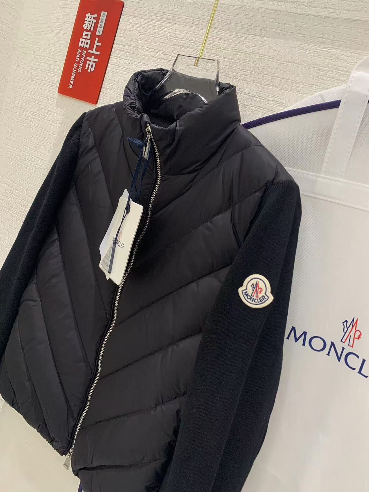 MONC new women's V-pattern stitching knitted sleeves stand collar down jacket