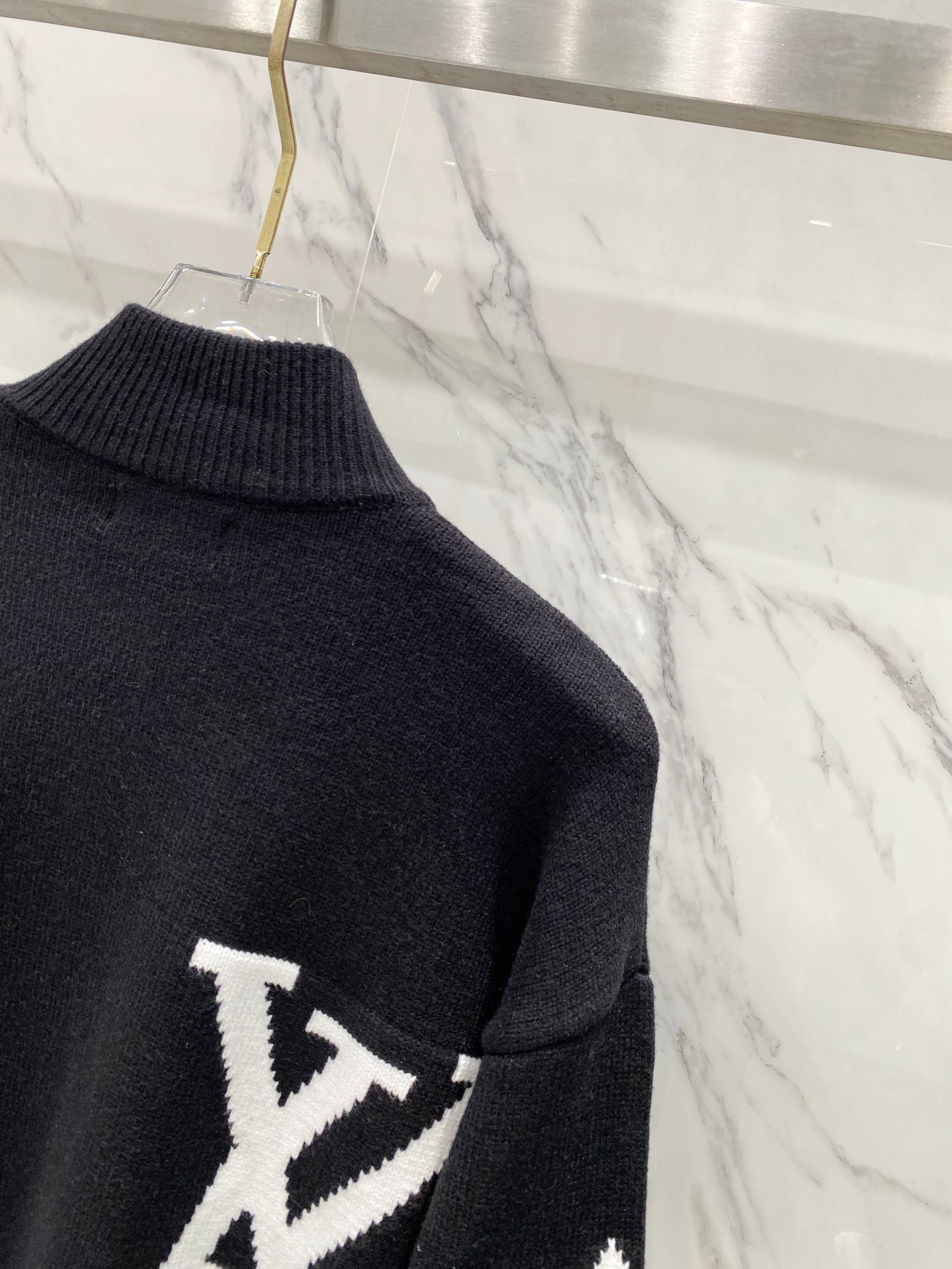 L X V  Sweater 2025