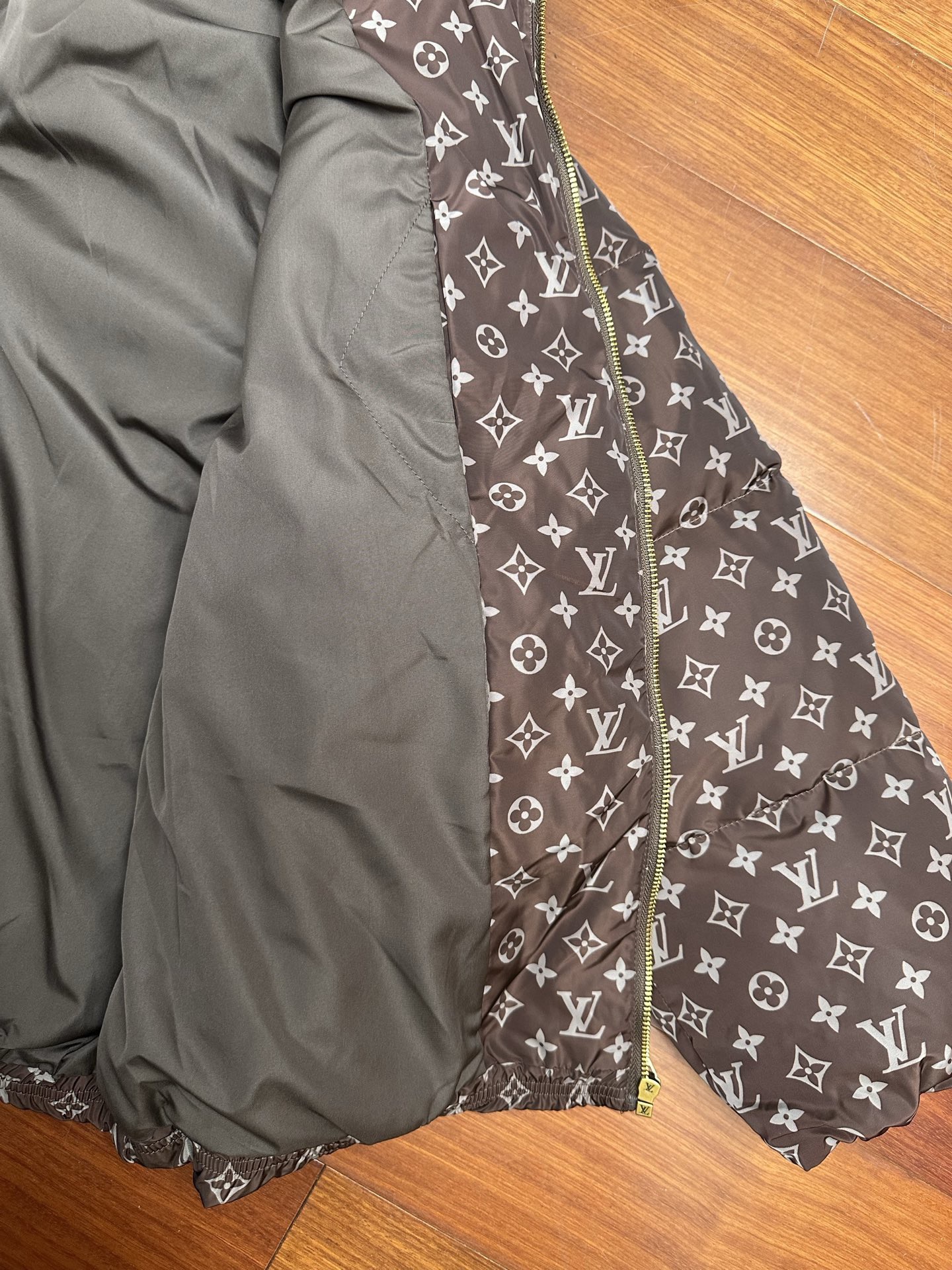 L X V LOGO Down Jacket 2025