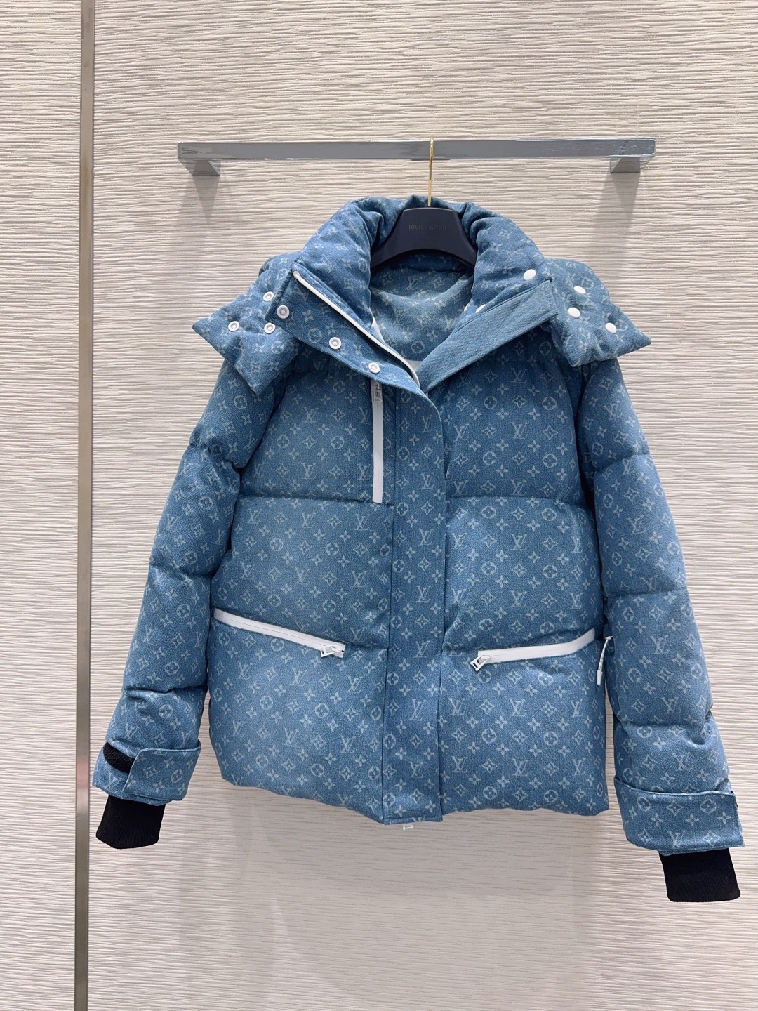 L X V LOGO Down Jacket （Women ）