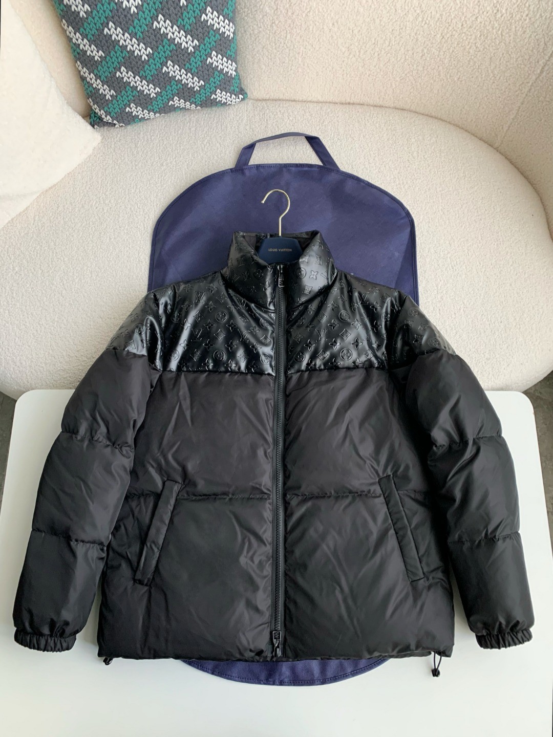 L X V LOGO Down jacket
