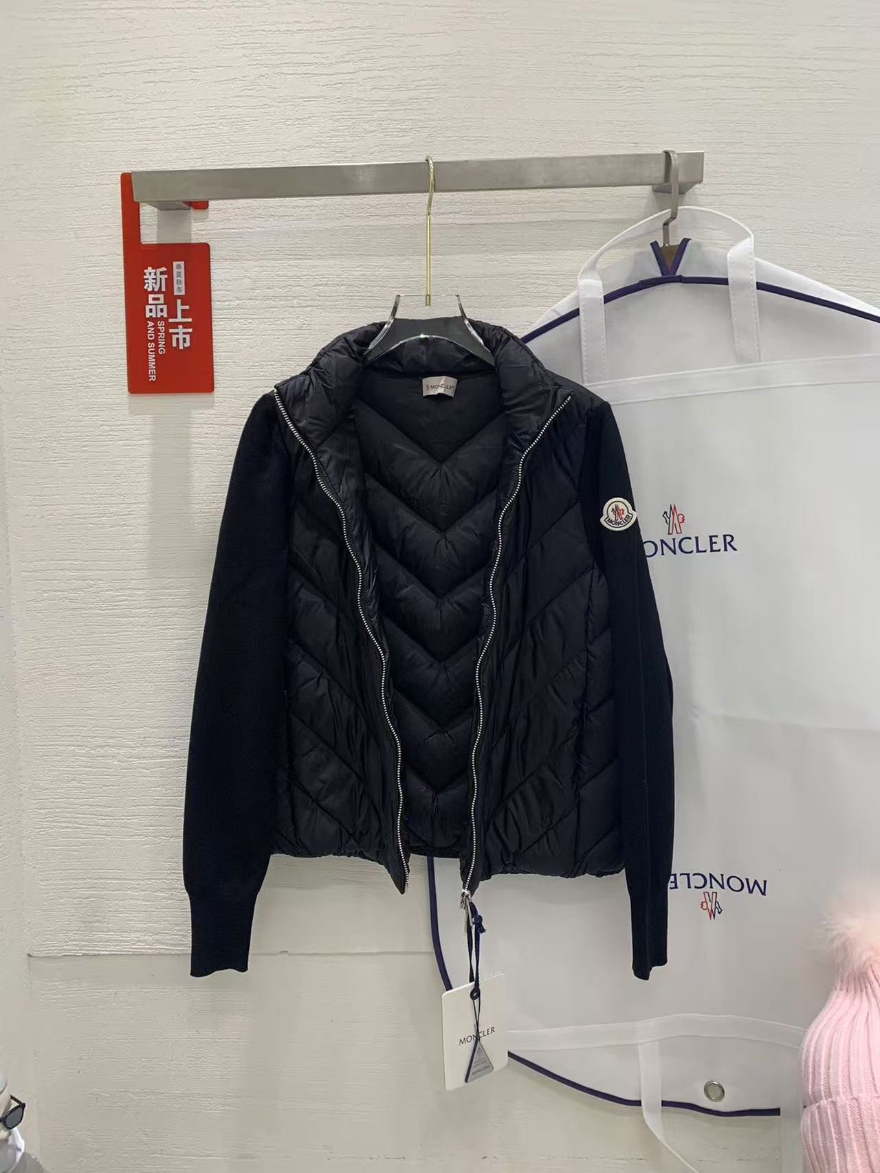 MONC new women's V-pattern stitching knitted sleeves stand collar down jacket