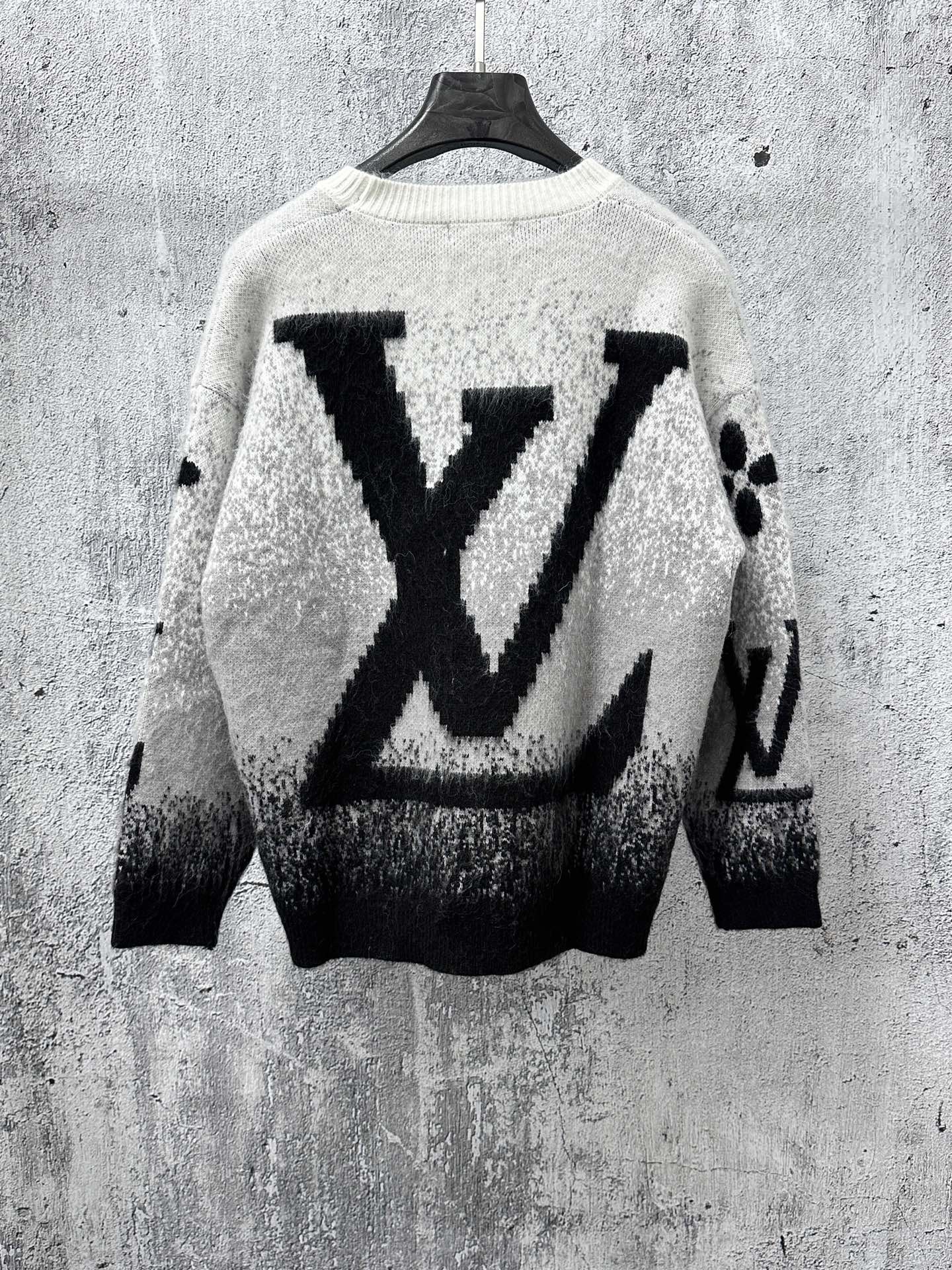 L X V  Sweater 2025