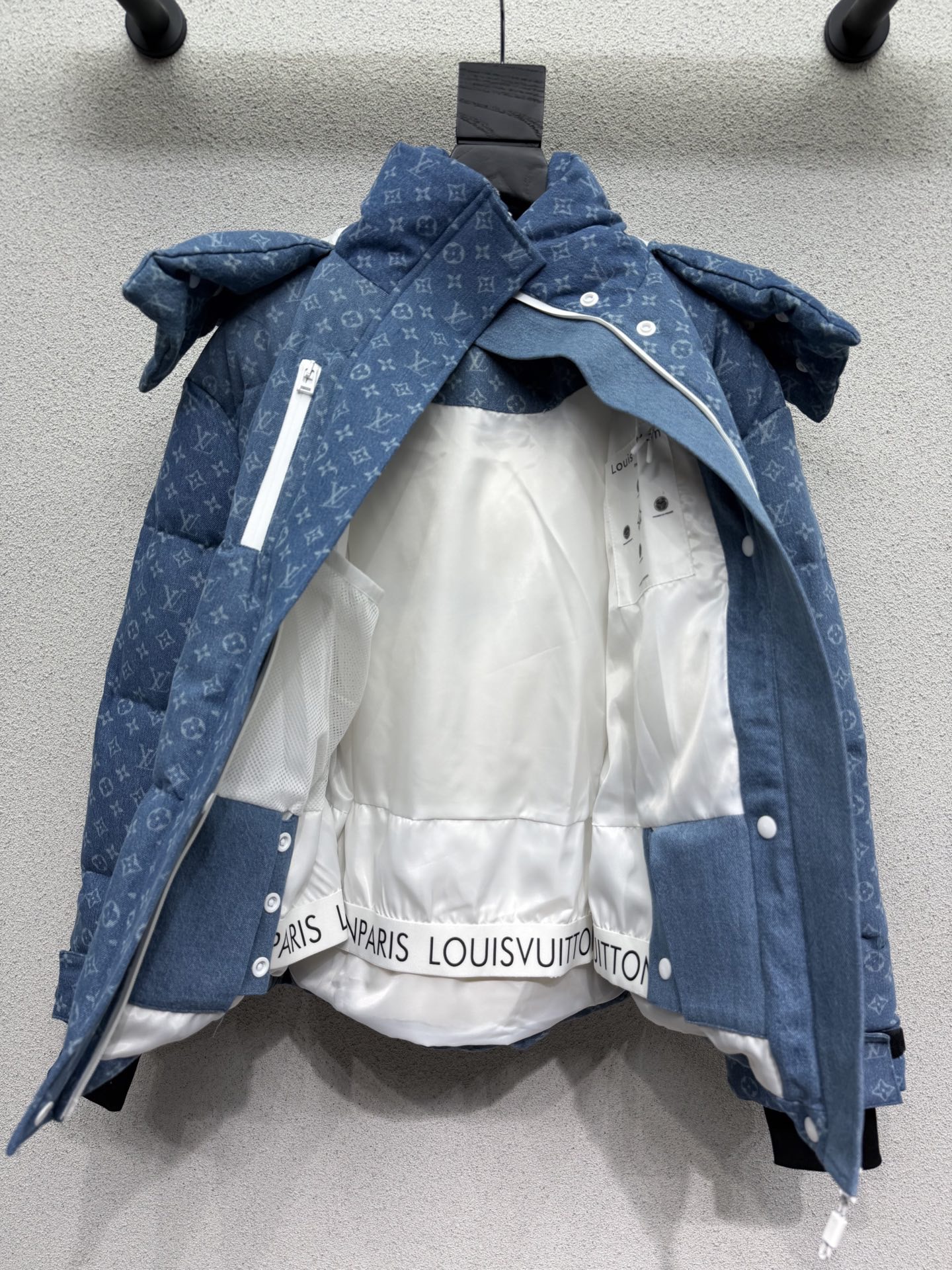 L X V LOGO Down Jacket （Women ）