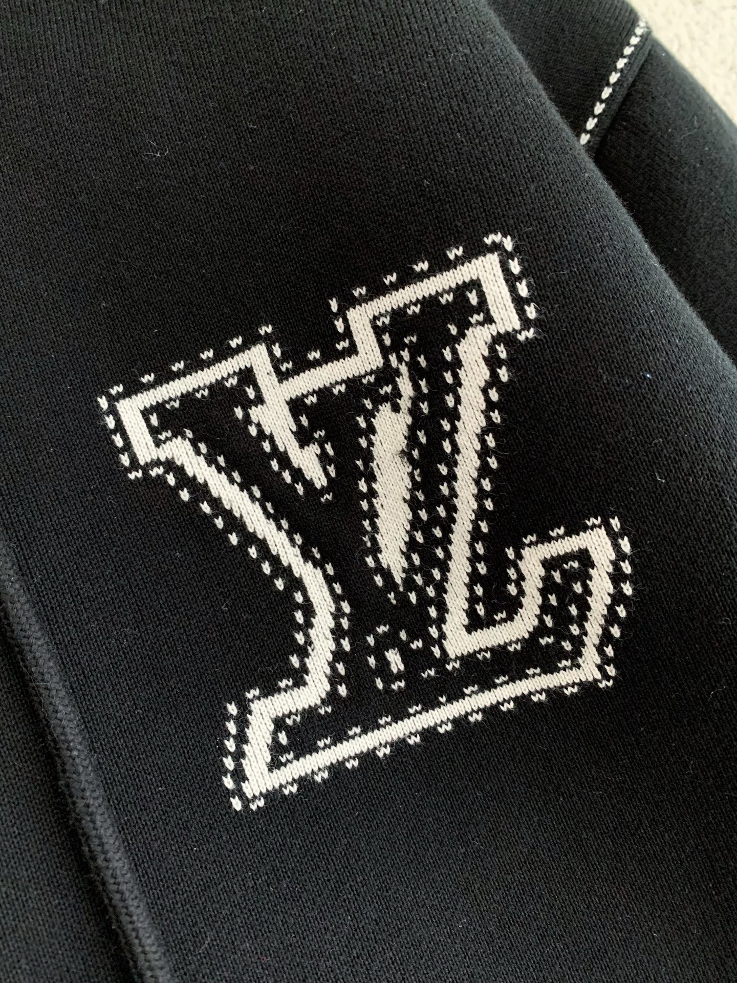 L X V  SS24 Logo Inlaid flower zipper sweatshirt Jackets