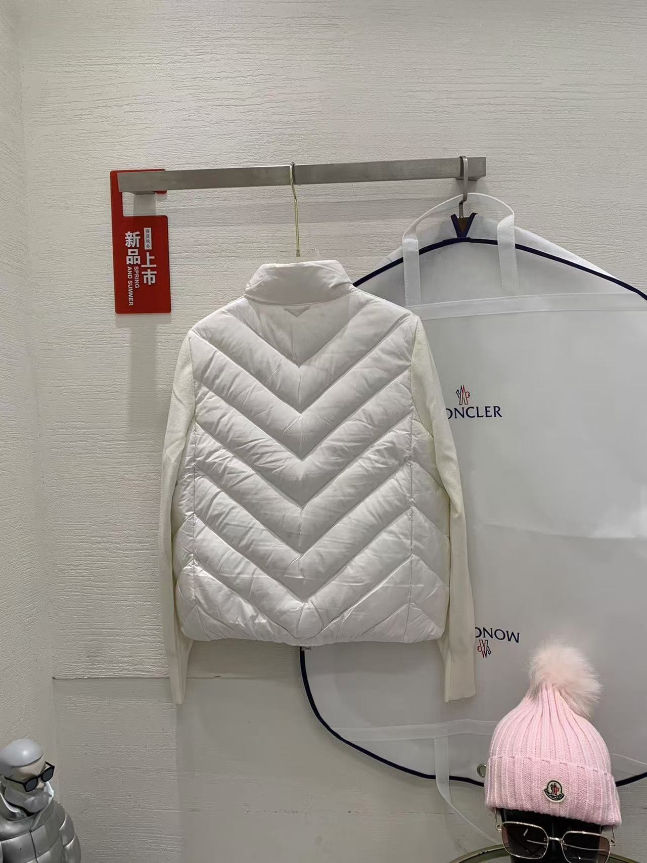 MONC new women's V-pattern stitching knitted sleeves stand collar down jacket