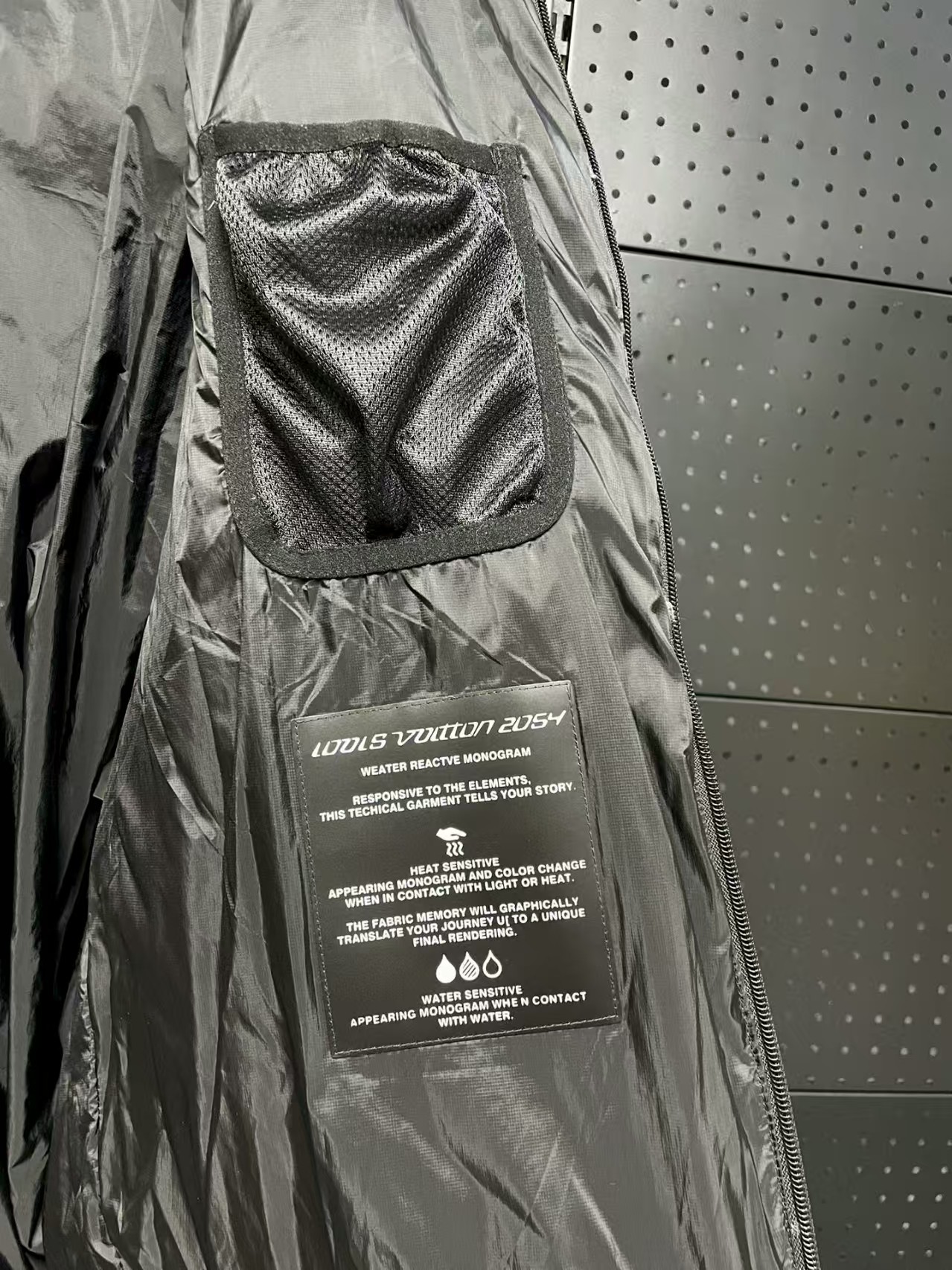 L X V LOGO Down Jacket