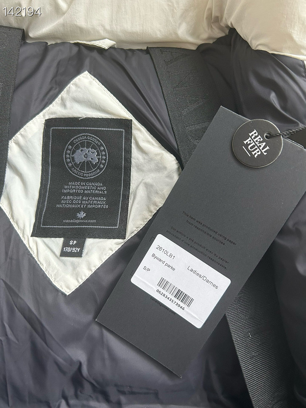 Canada G Long down jacket（ Women's style）