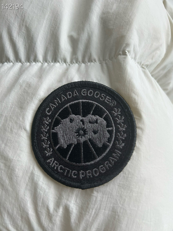 Canada G Long down jacket（ Women's style）