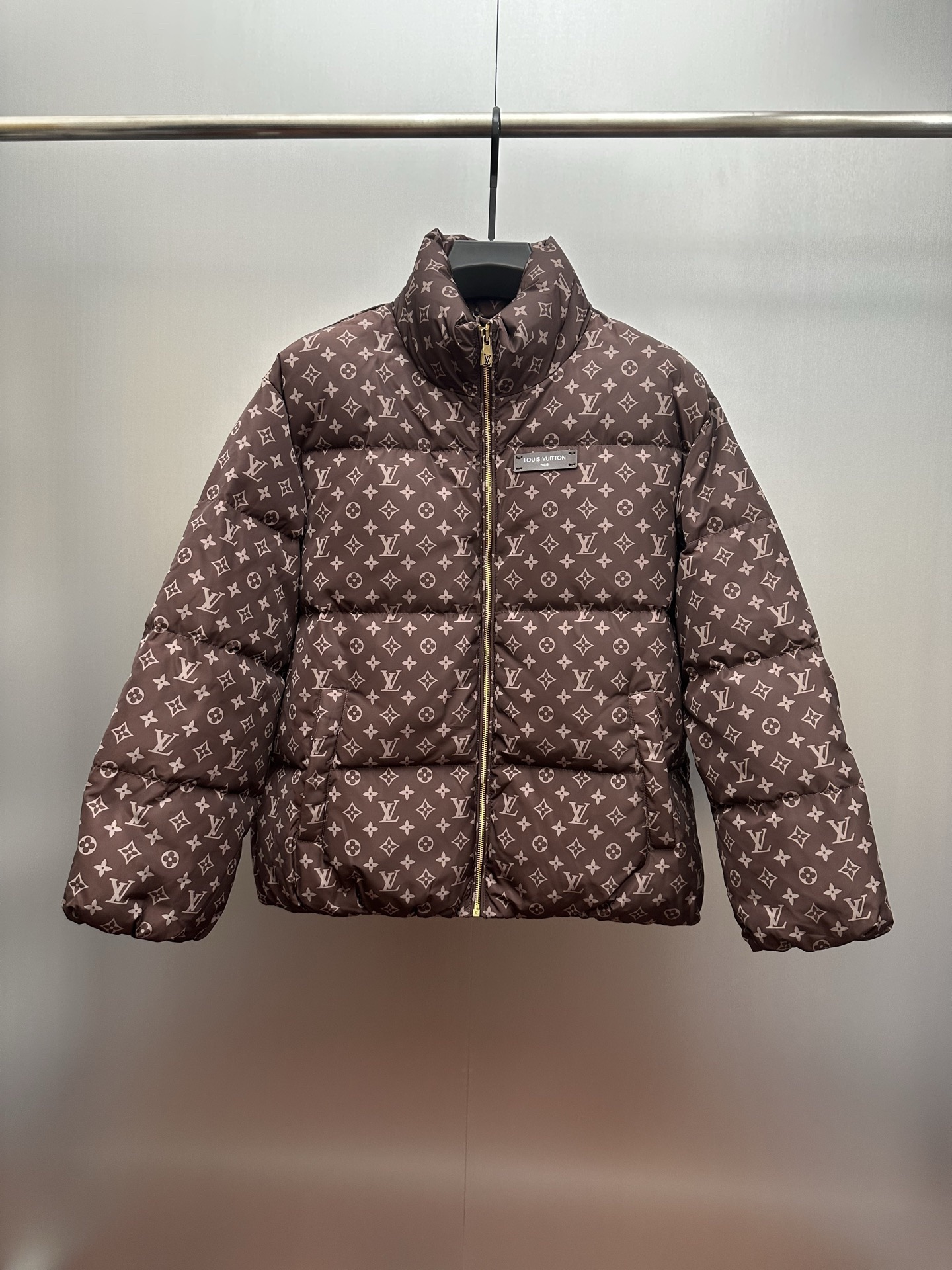 L X V LOGO Down Jacket 2025