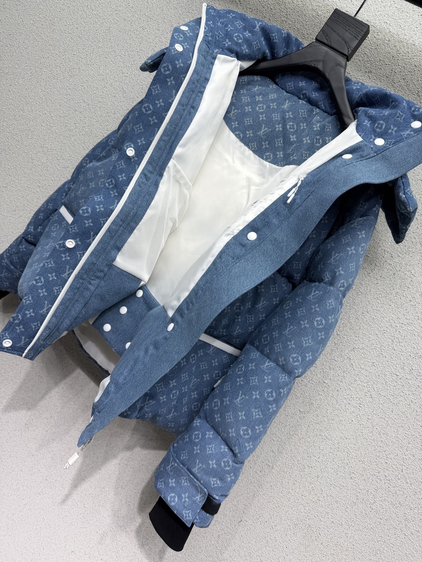 L X V LOGO Down Jacket （Women ）