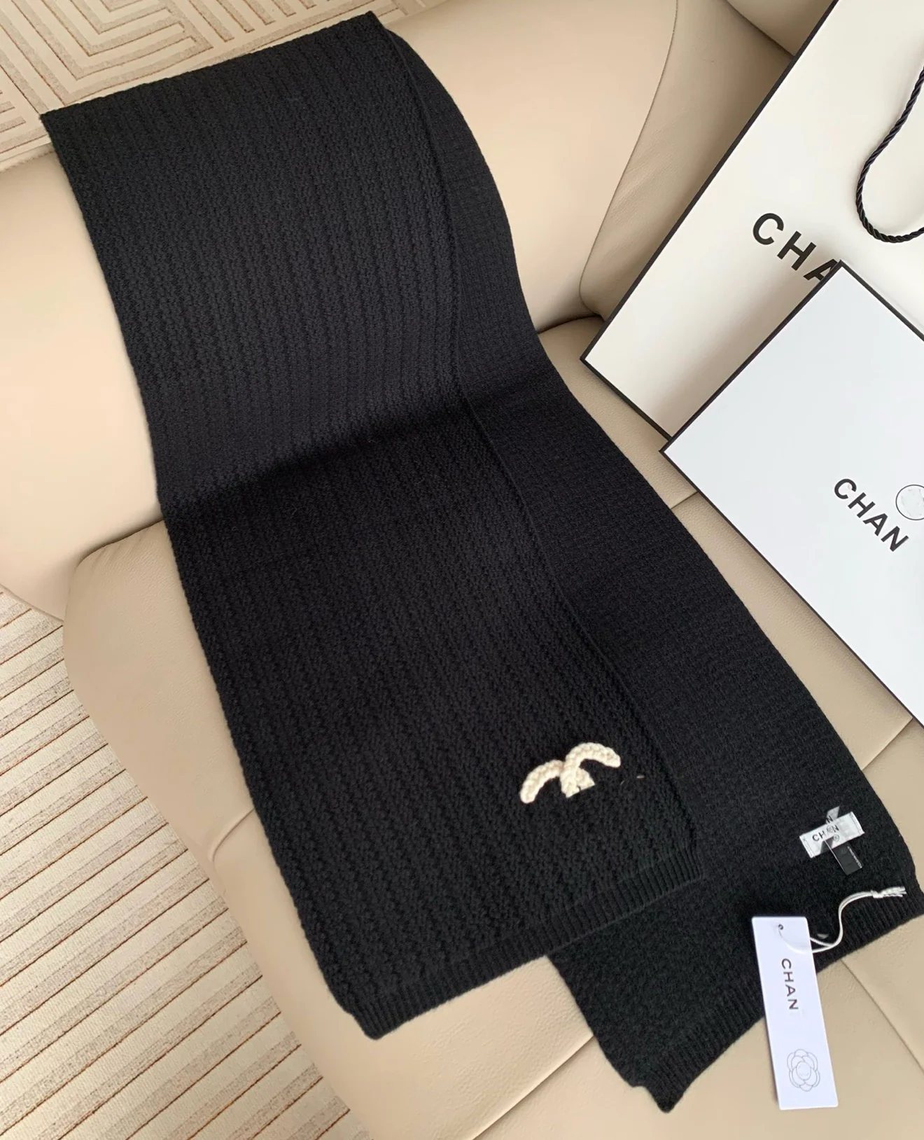 CC SCARF BLACK AND WHITE