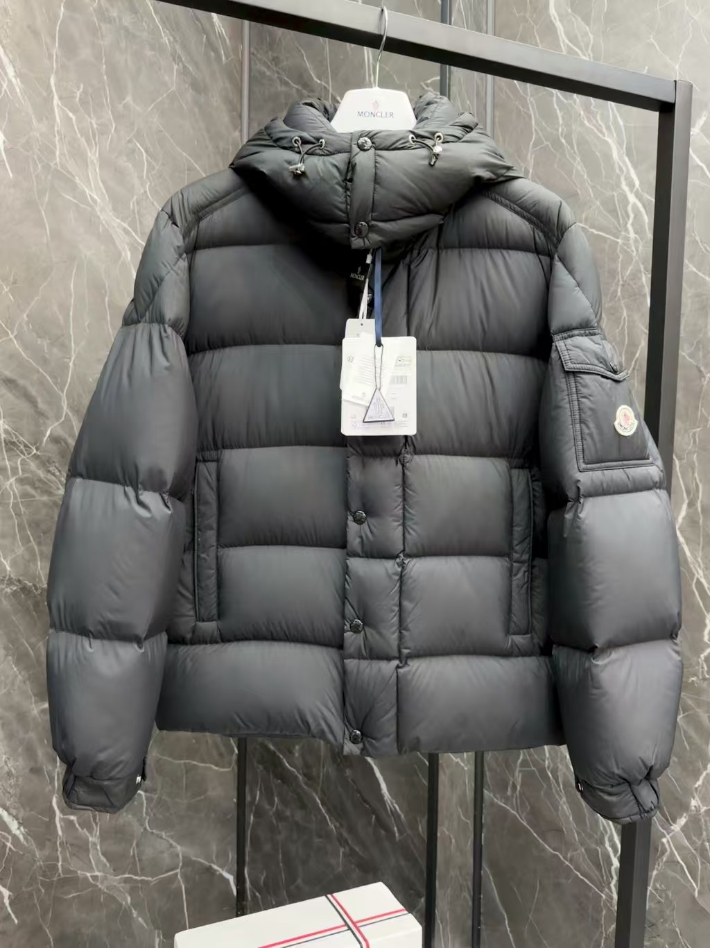 MONC Vezere Short Down Jacket