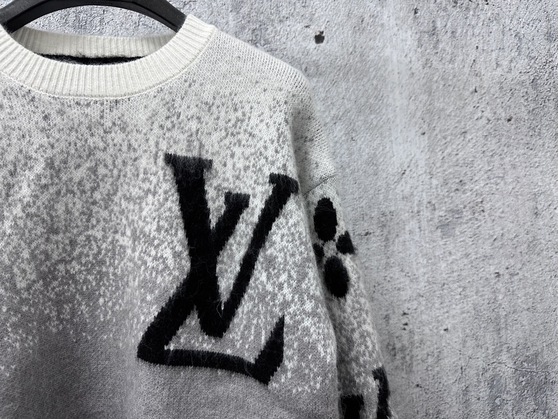 L X V  Sweater 2025