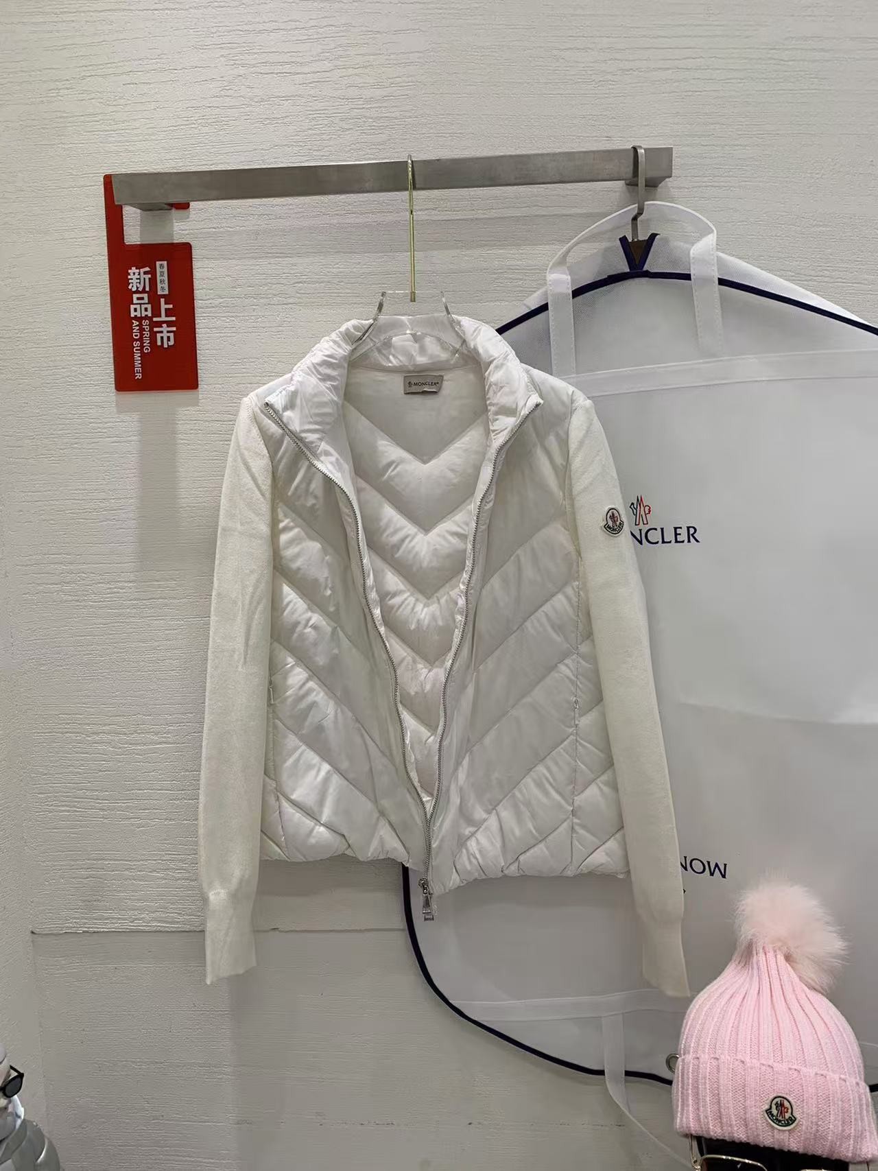 MONC new women's V-pattern stitching knitted sleeves stand collar down jacket