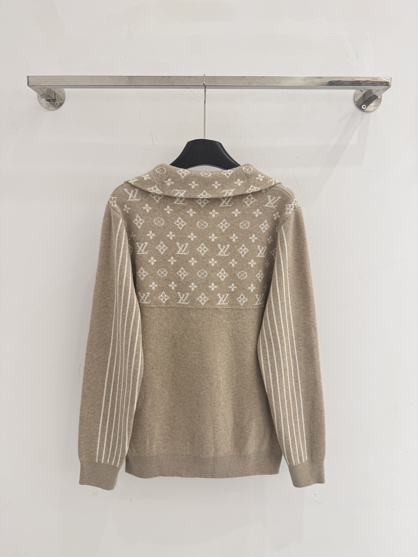 L X V 25PF Sweater