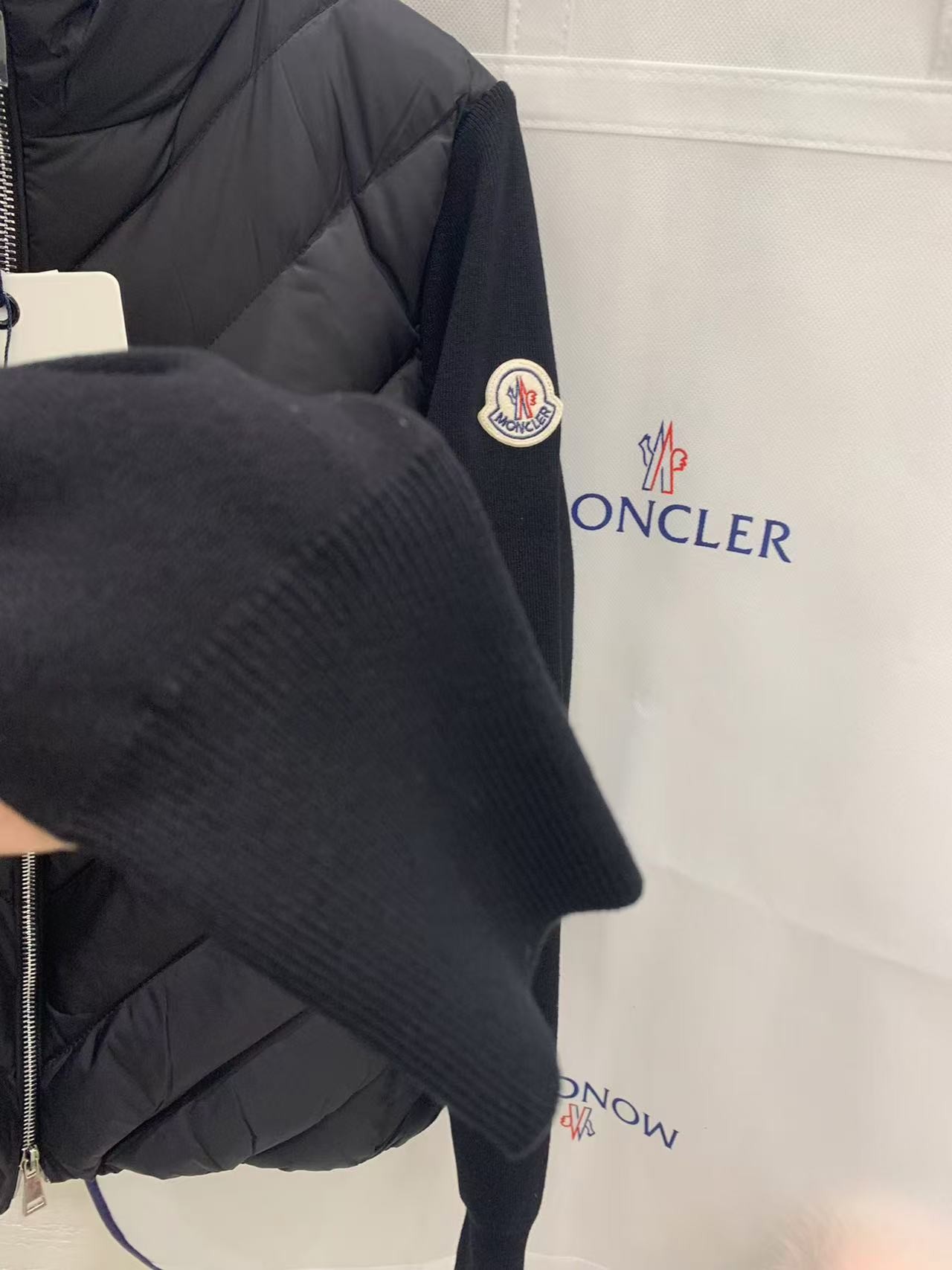 MONC new women's V-pattern stitching knitted sleeves stand collar down jacket