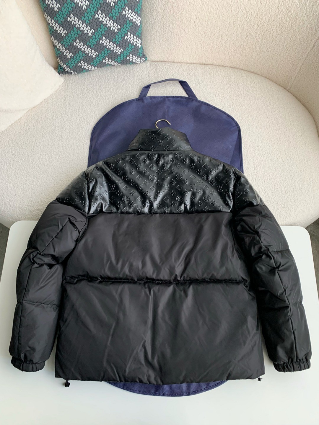 L X V LOGO Down jacket
