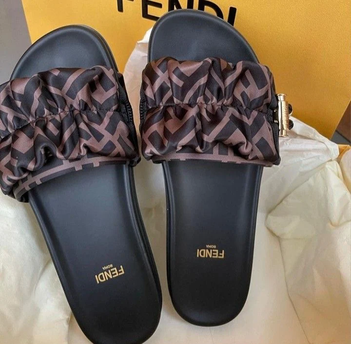 FENDI SLIDES