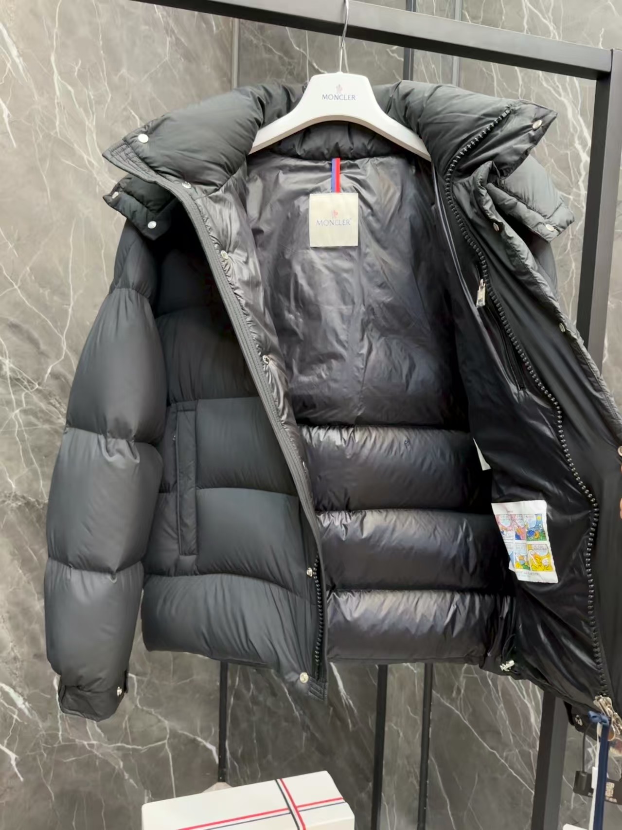 MONC Vezere Short Down Jacket