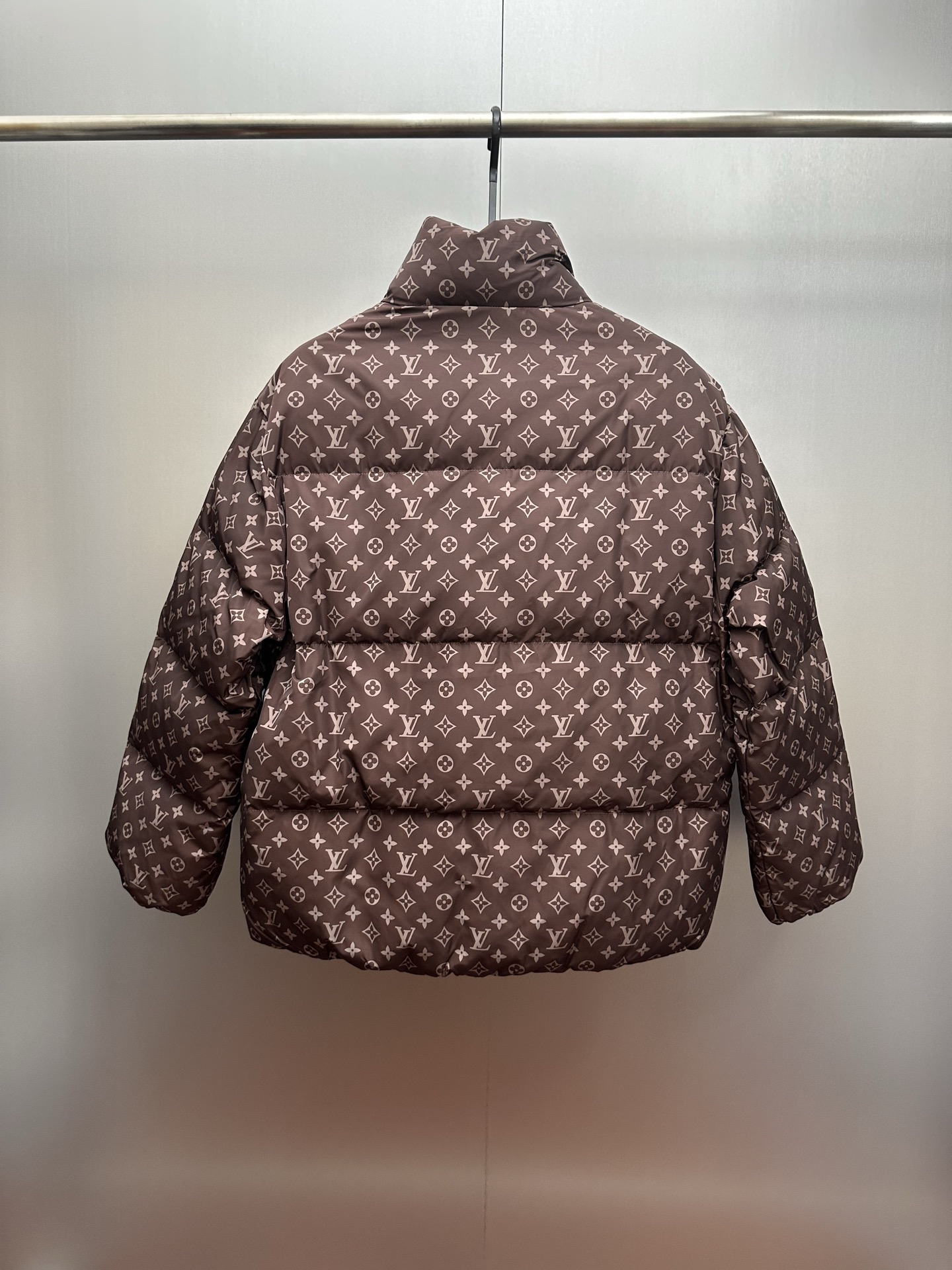 L X V LOGO Down Jacket 2025