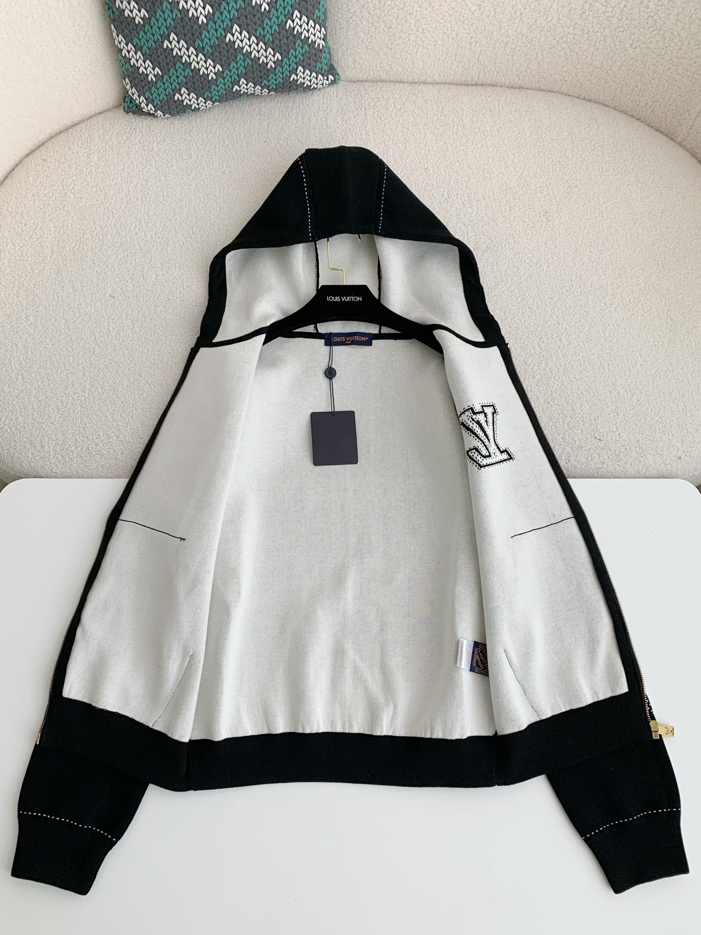 L X V  SS24 Logo Inlaid flower zipper sweatshirt Jackets