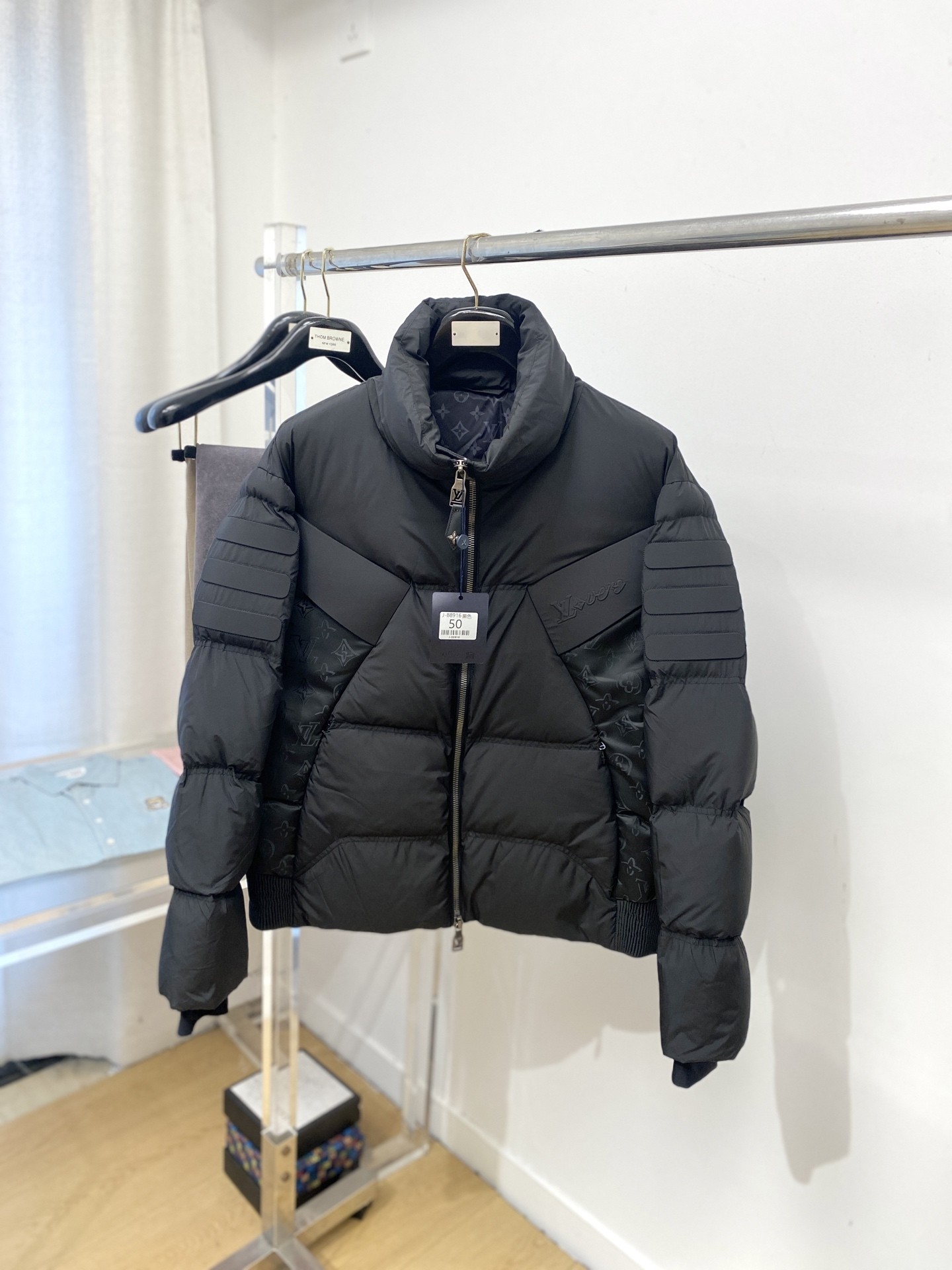 L X V LOGO Down Jacket 2025