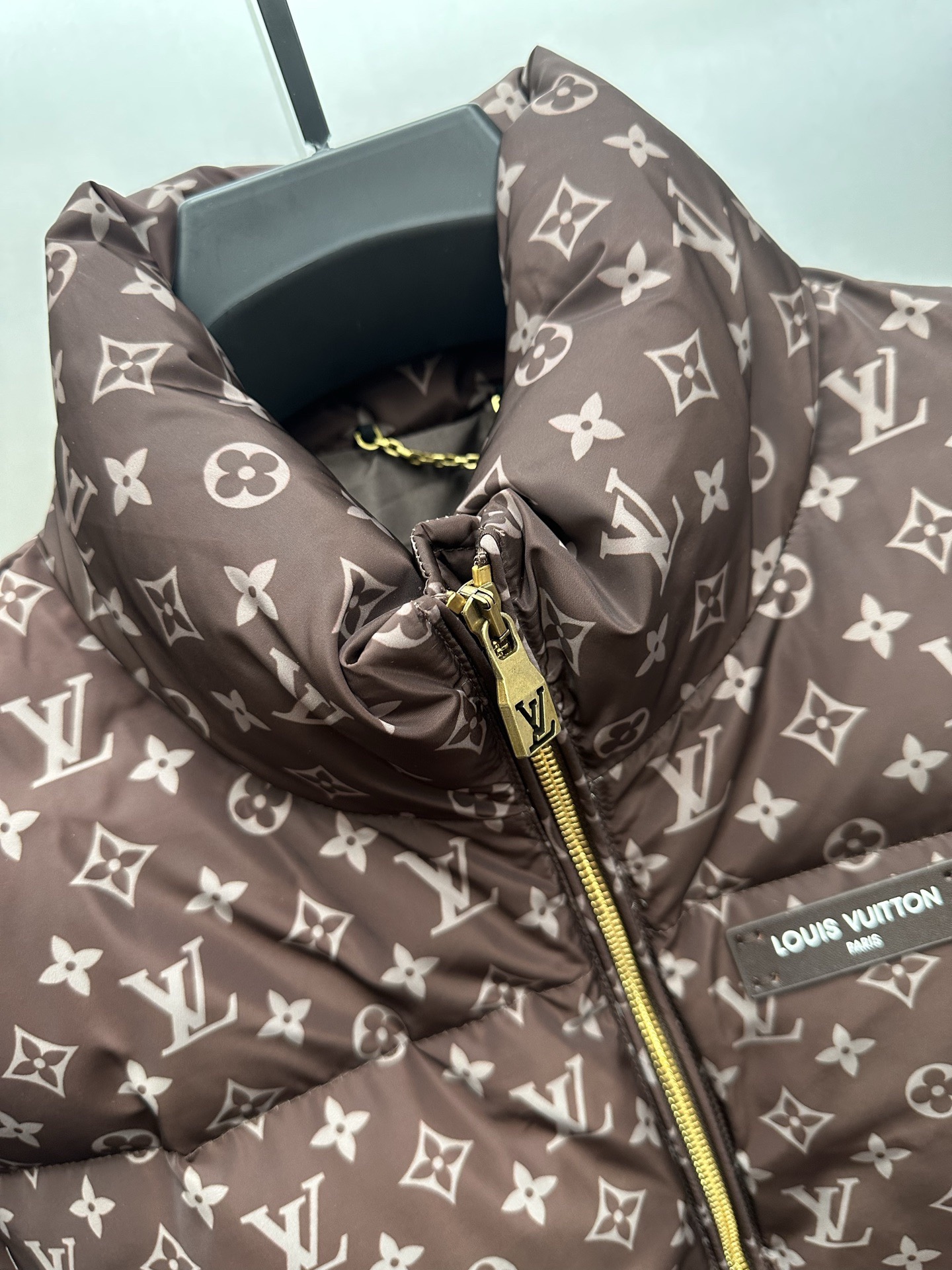 L X V LOGO Down Jacket 2025