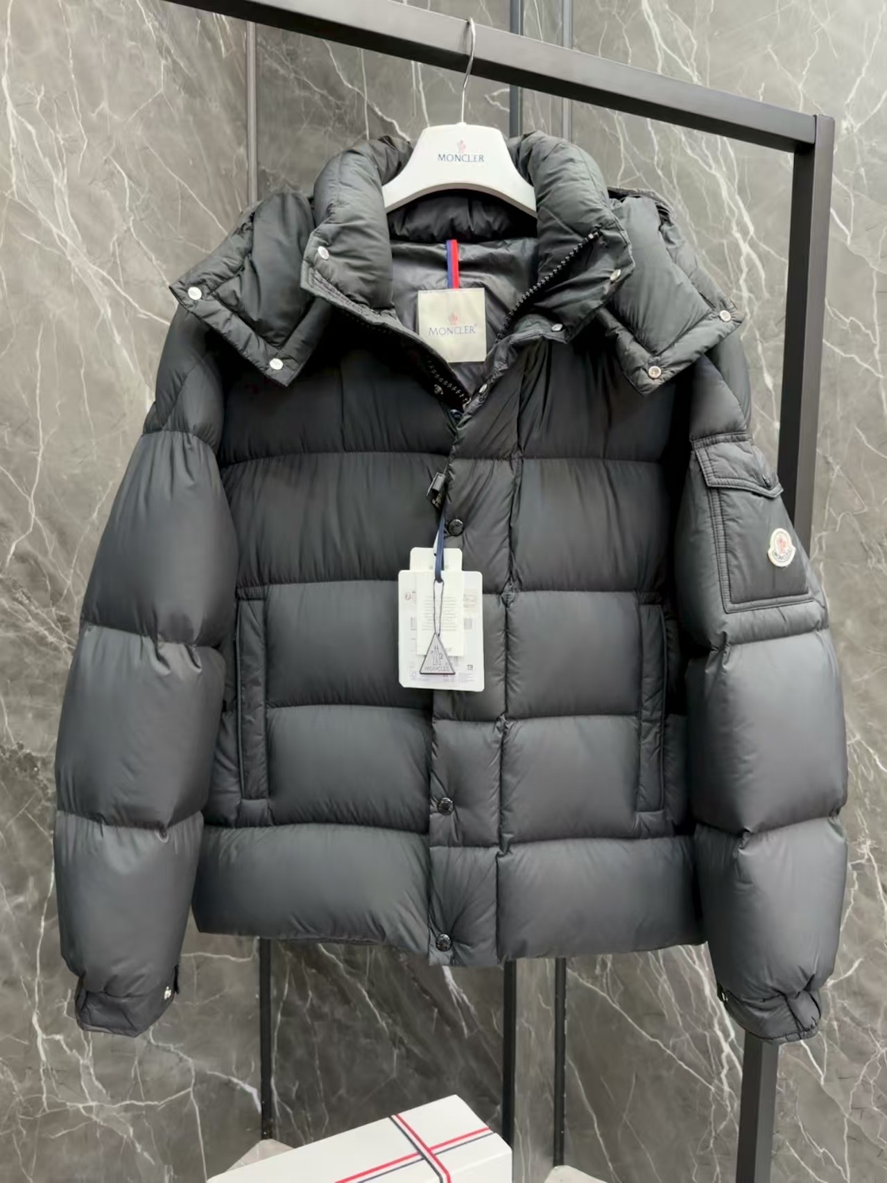 MONC Vezere Short Down Jacket