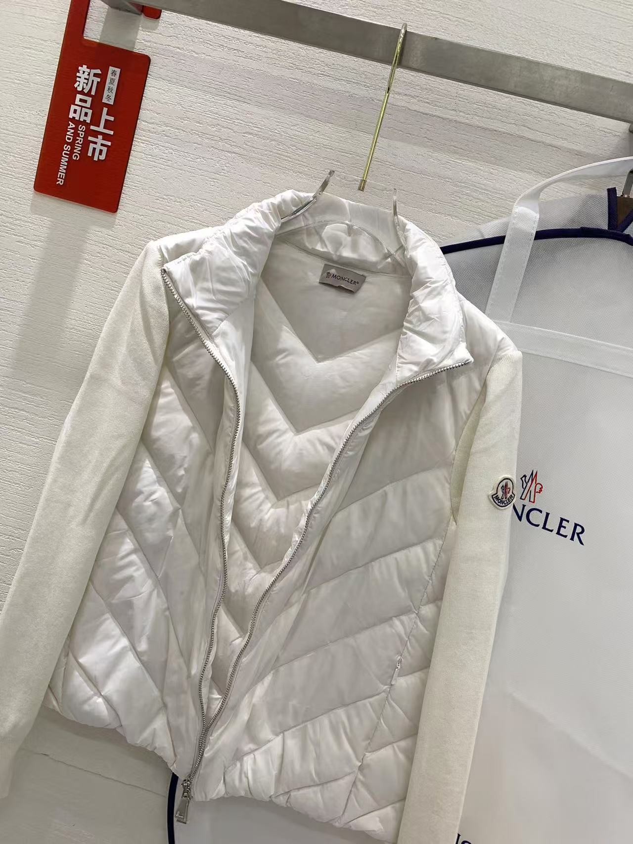 MONC new women's V-pattern stitching knitted sleeves stand collar down jacket