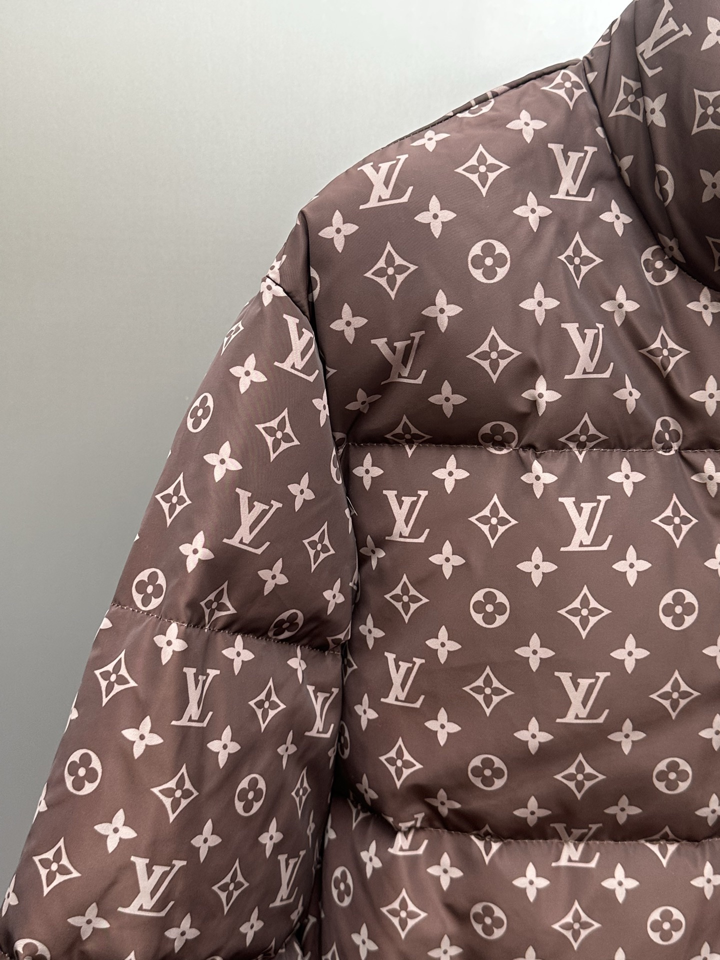 L X V LOGO Down Jacket 2025