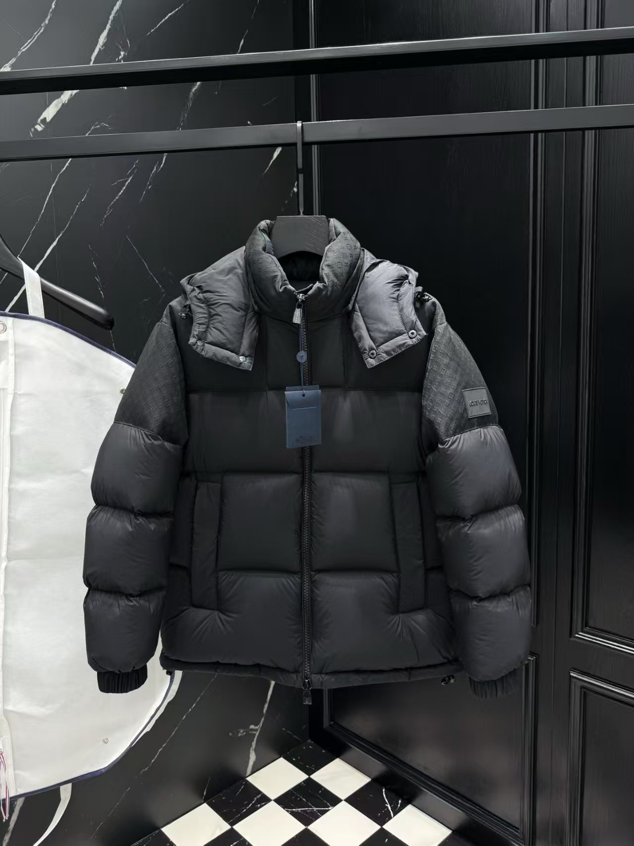 L X V LOGO Down Jacket