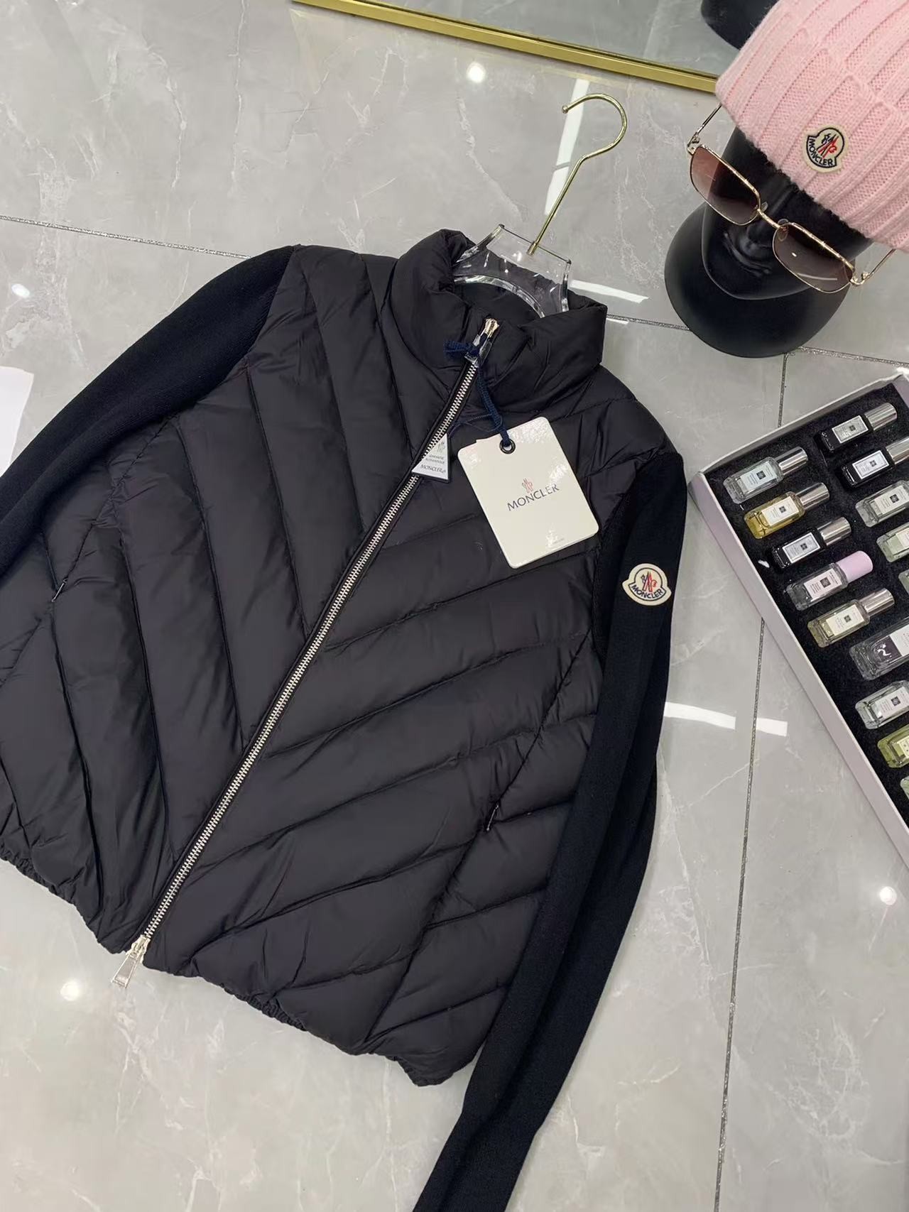 MONC new women's V-pattern stitching knitted sleeves stand collar down jacket