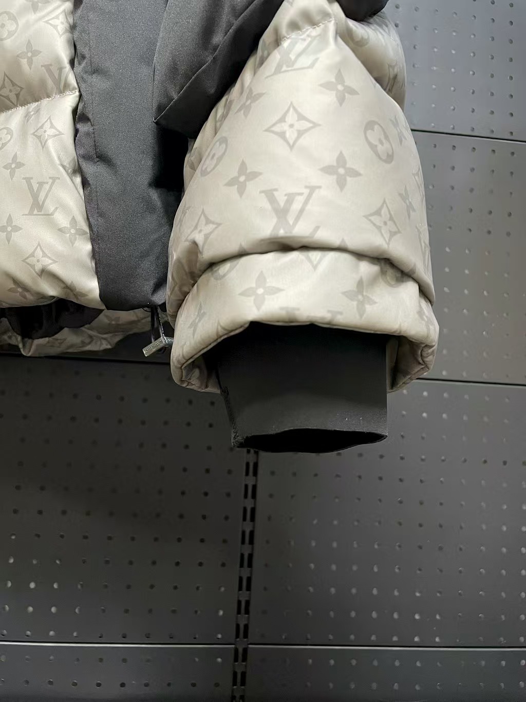 L X V LOGO Down Jacket