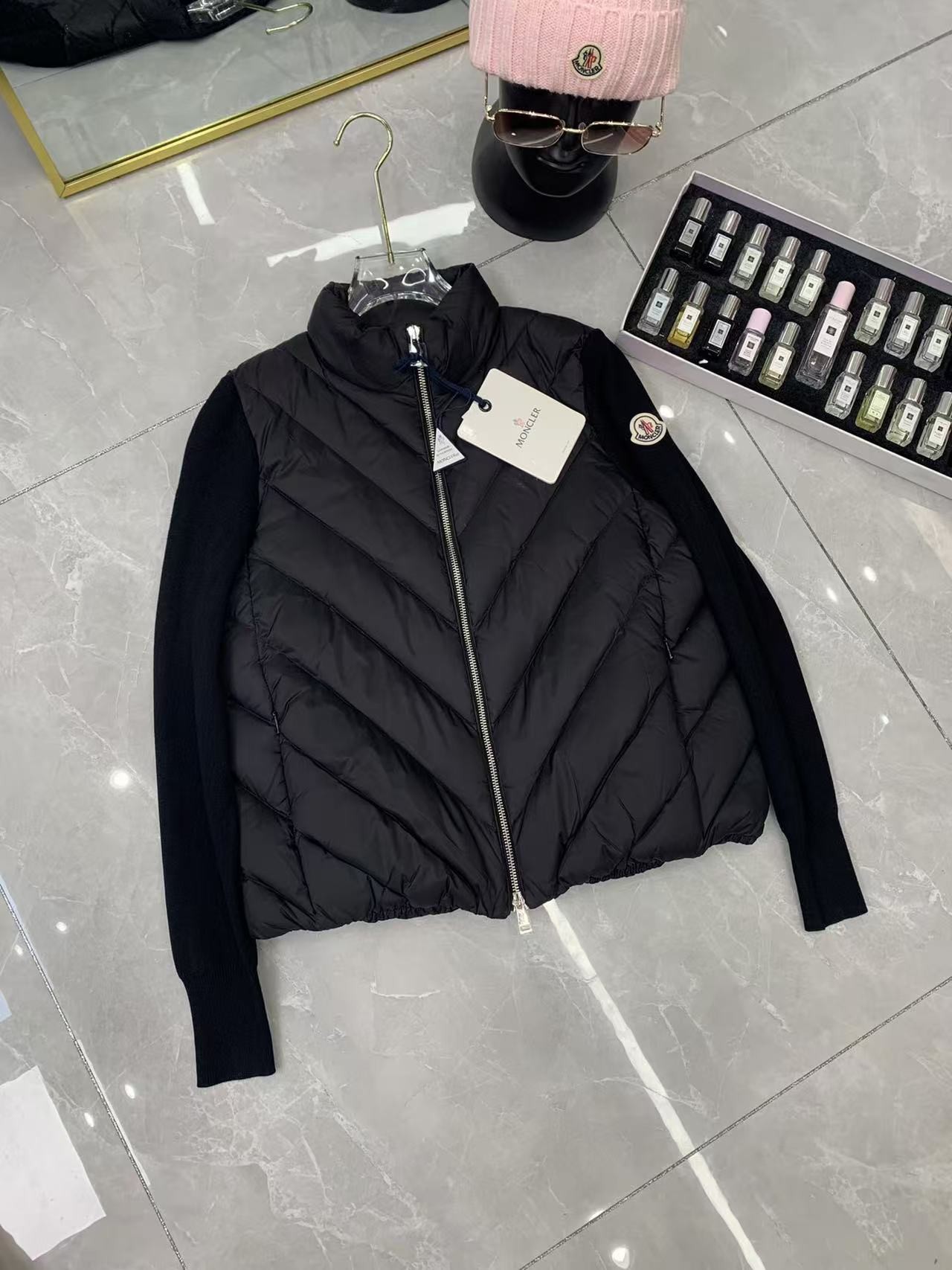 MONC new women's V-pattern stitching knitted sleeves stand collar down jacket