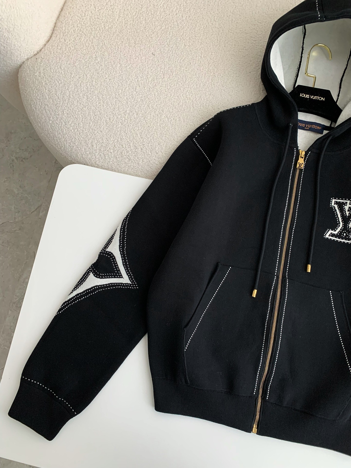 L X V  SS24 Logo Inlaid flower zipper sweatshirt Jackets