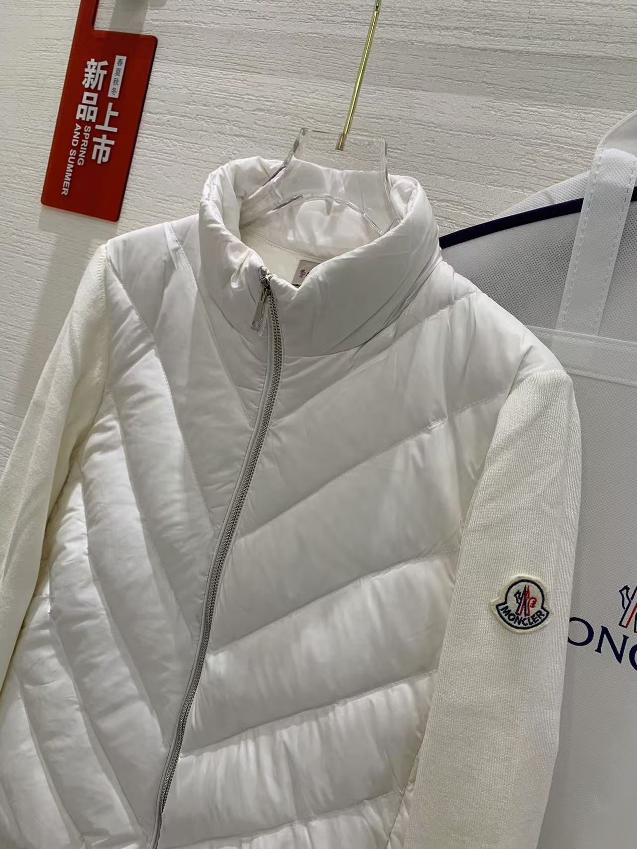 MONC new women's V-pattern stitching knitted sleeves stand collar down jacket