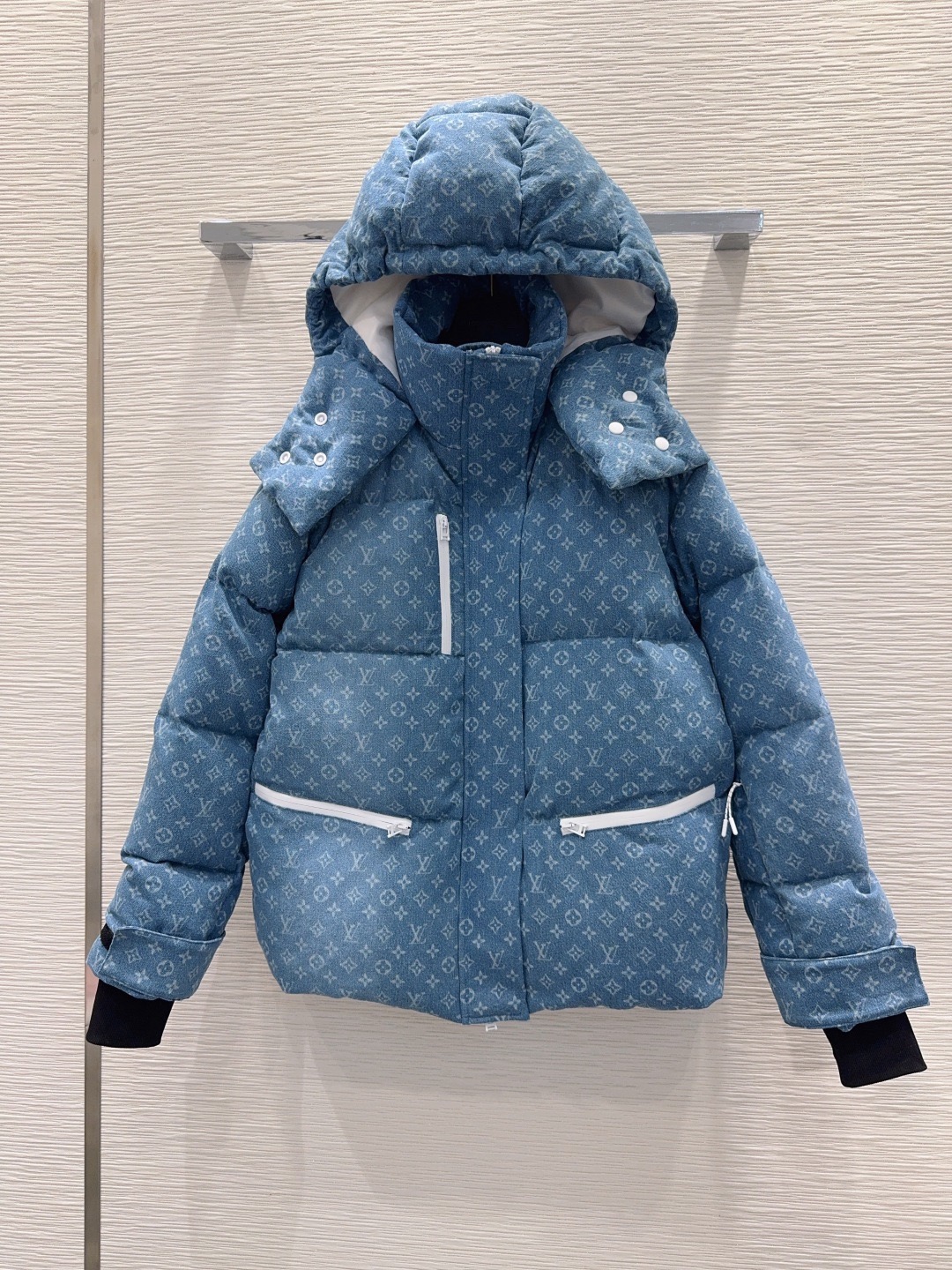 L X V LOGO Down Jacket （Women ）